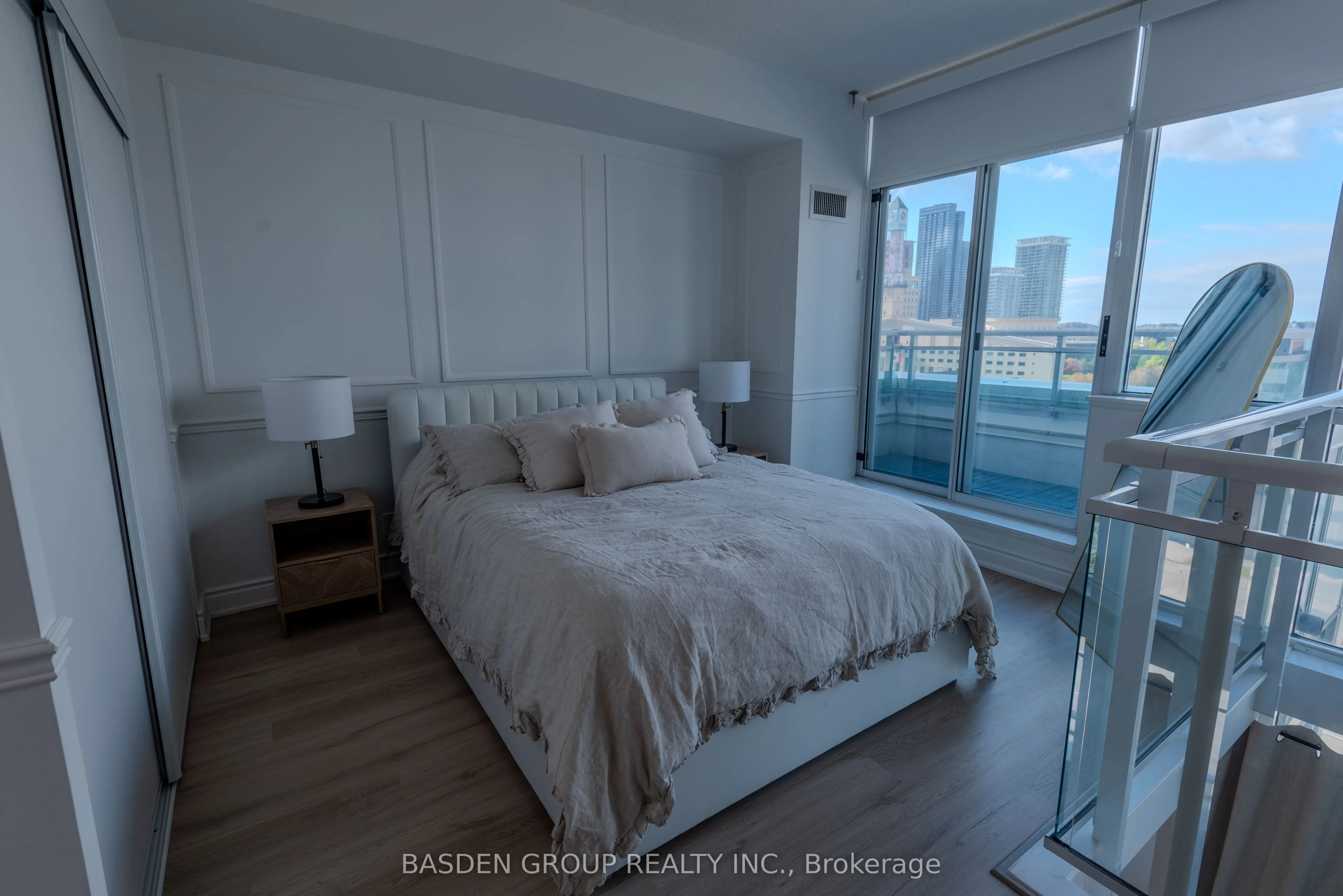 220 Burnhamthorpe Road W, #920