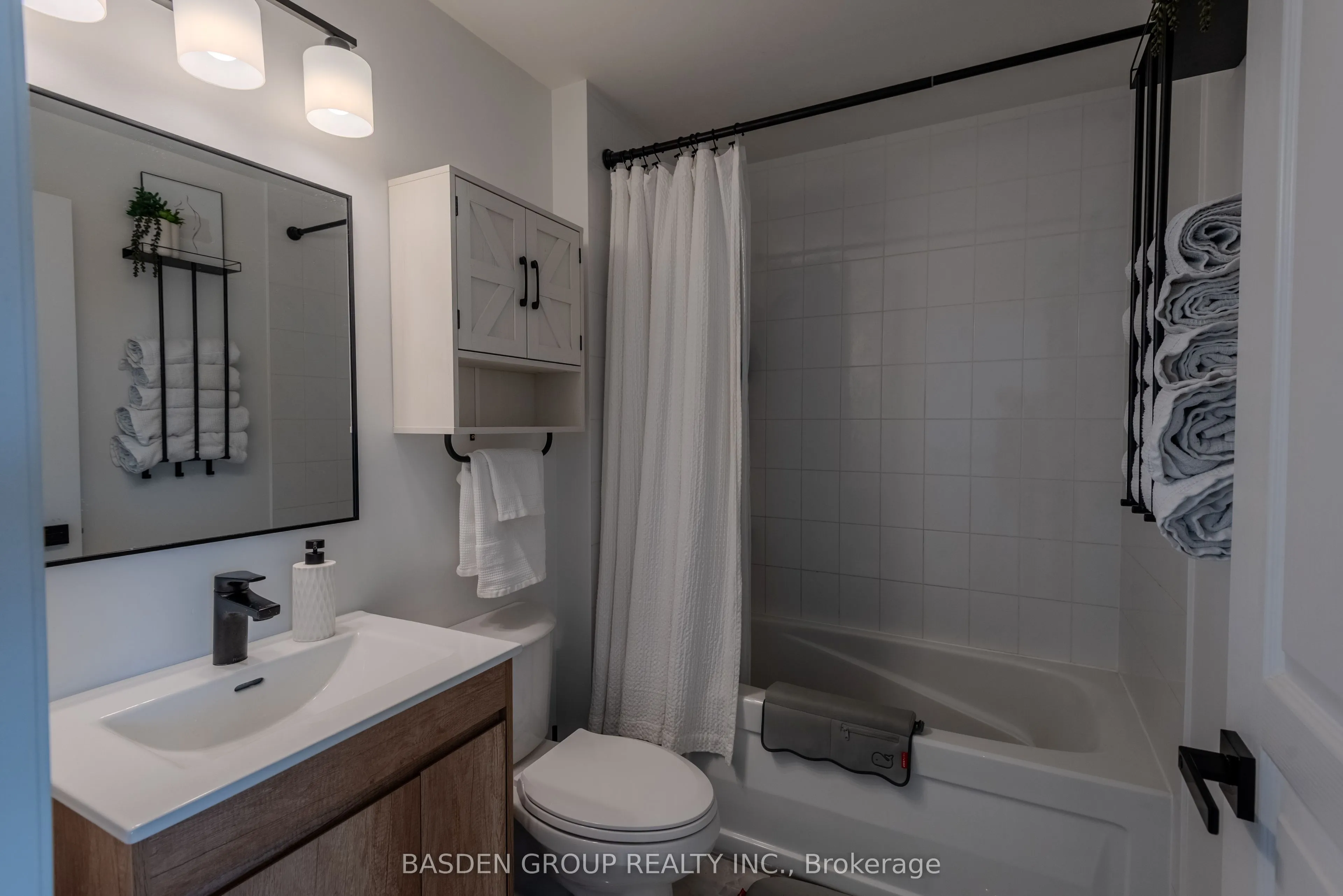 220 Burnhamthorpe Road W, #920