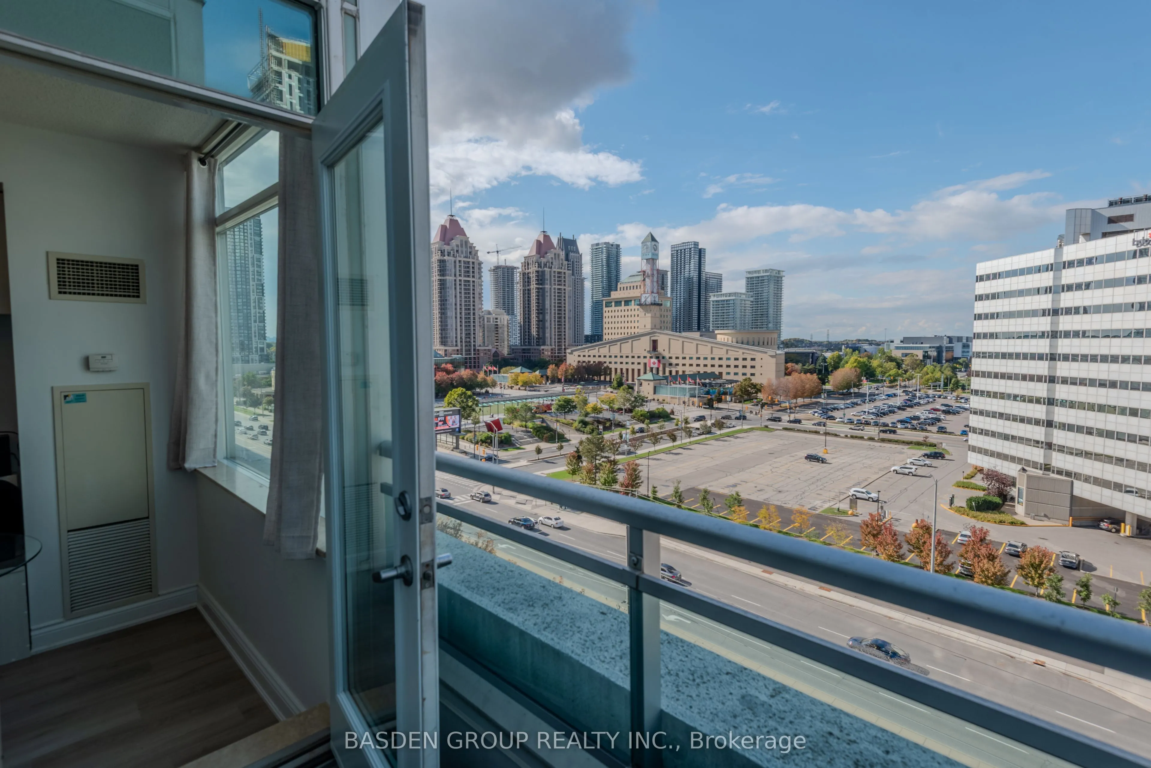 220 Burnhamthorpe Road W, #920