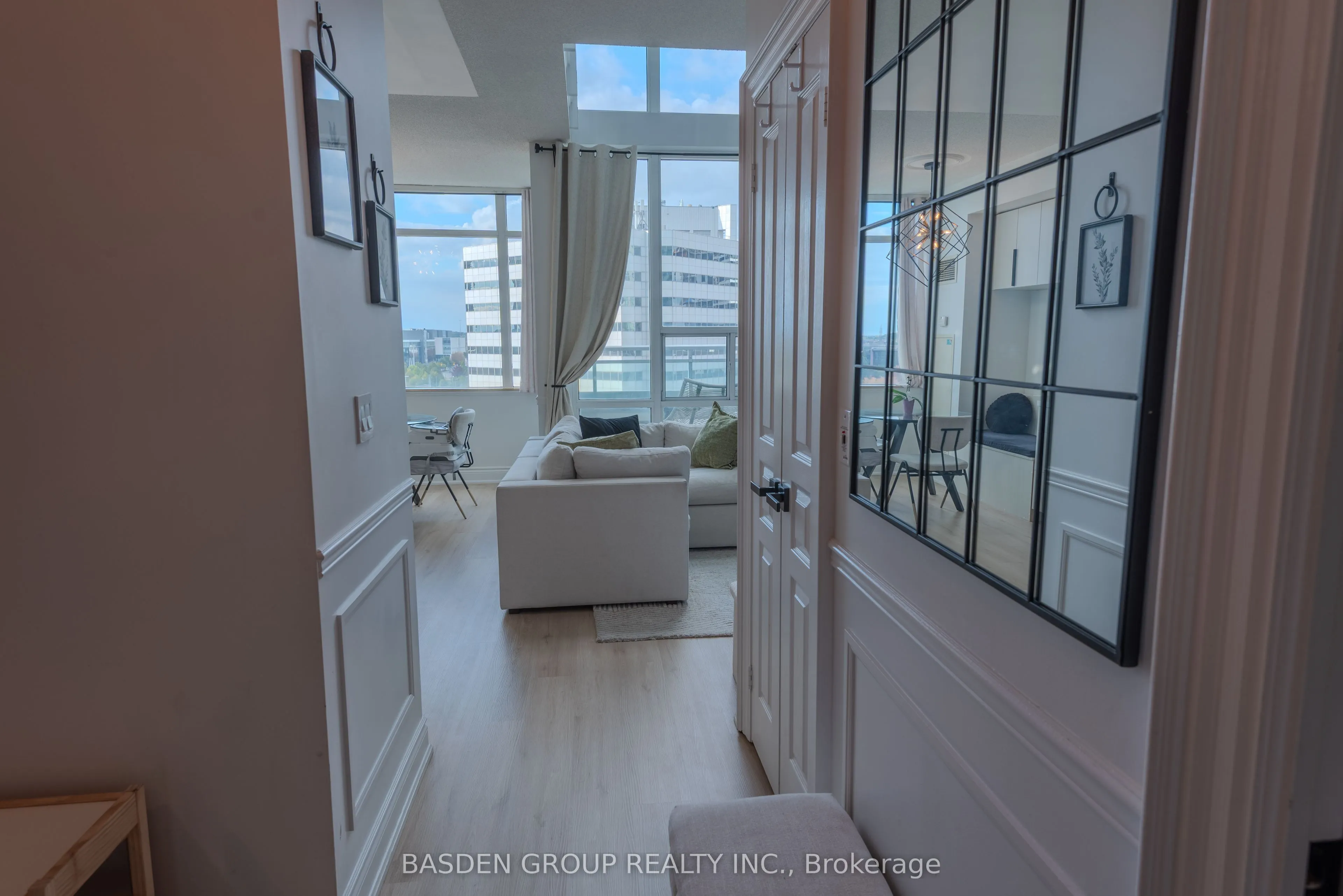 220 Burnhamthorpe Road W, #920