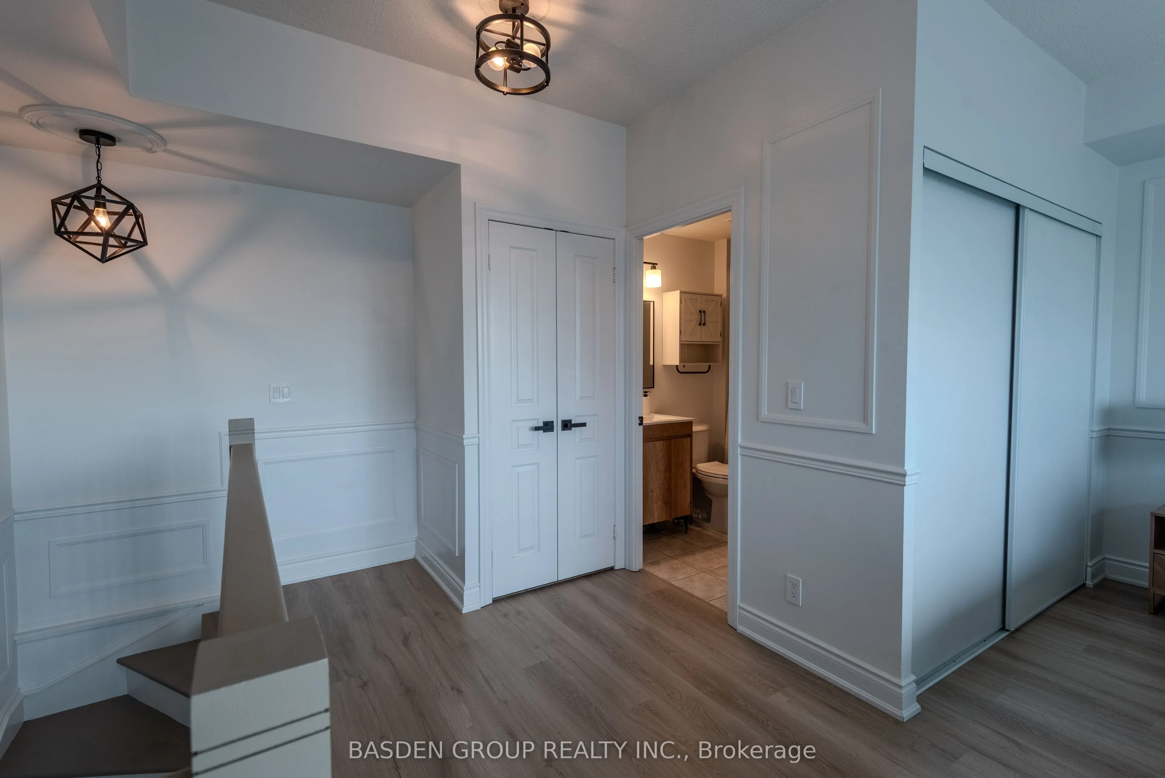 220 Burnhamthorpe Road W, #920