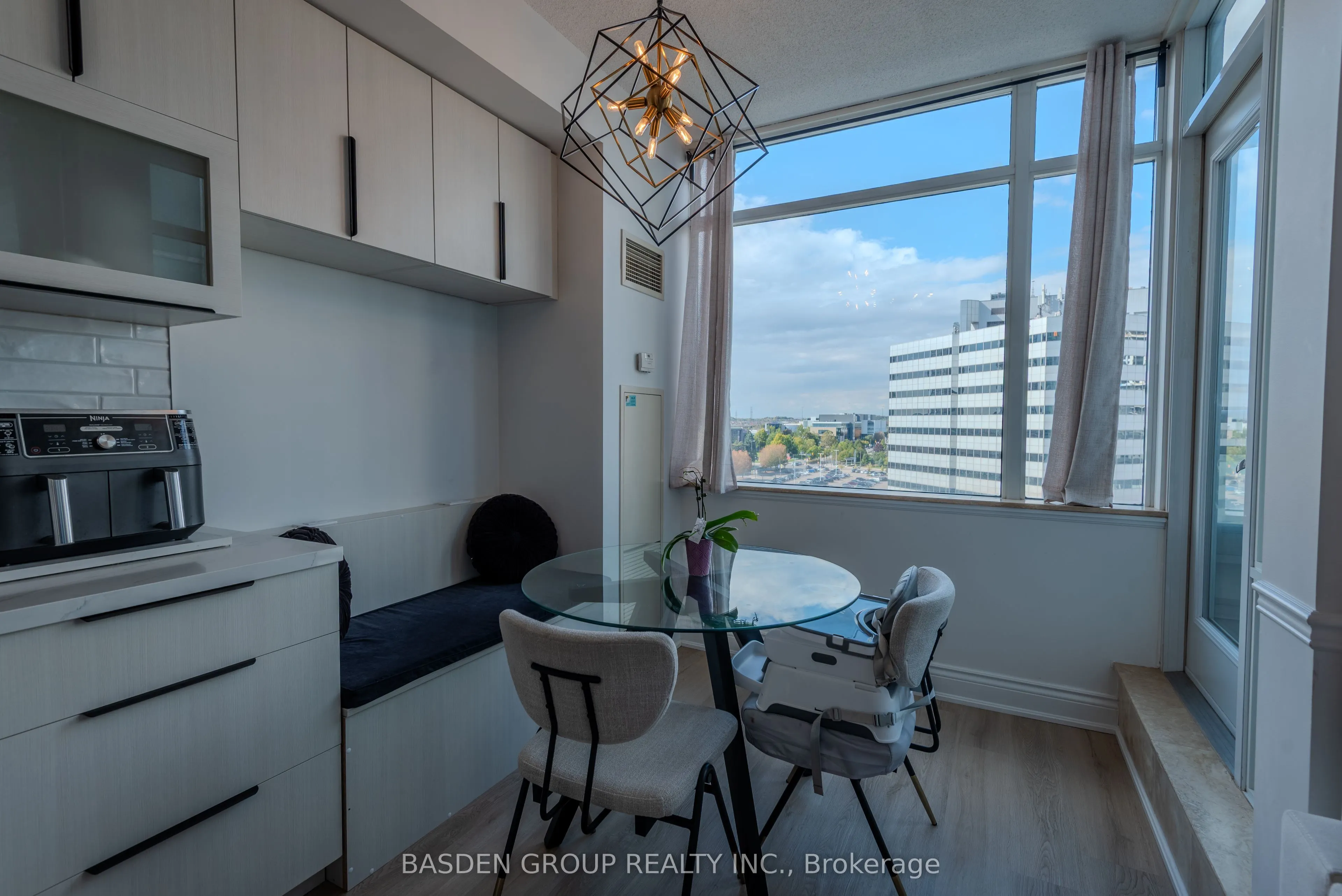 220 Burnhamthorpe Road W, #920
