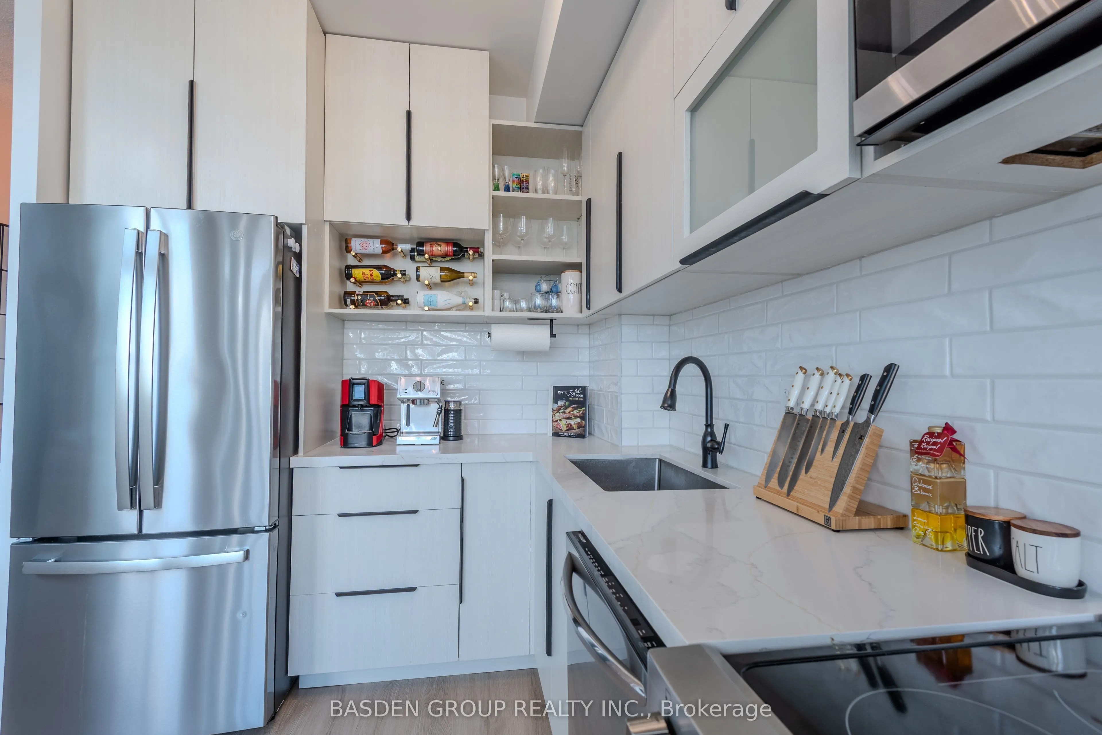 220 Burnhamthorpe Road W, #920