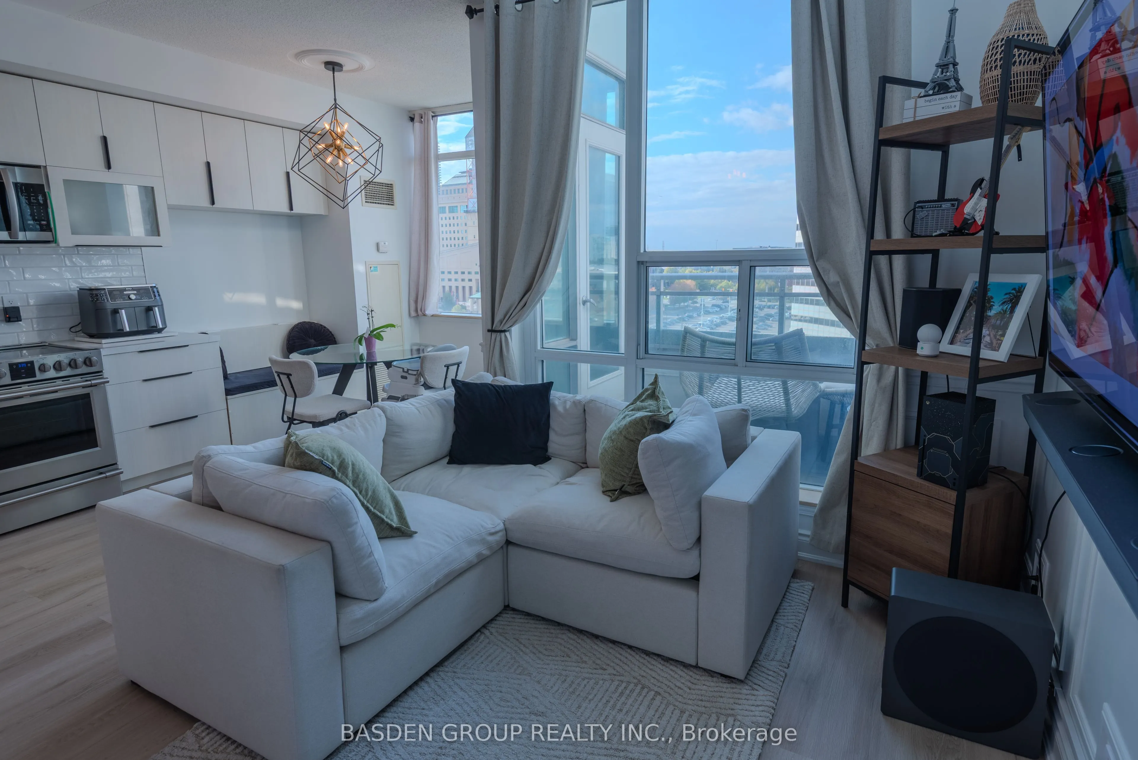 220 Burnhamthorpe Road W, #920