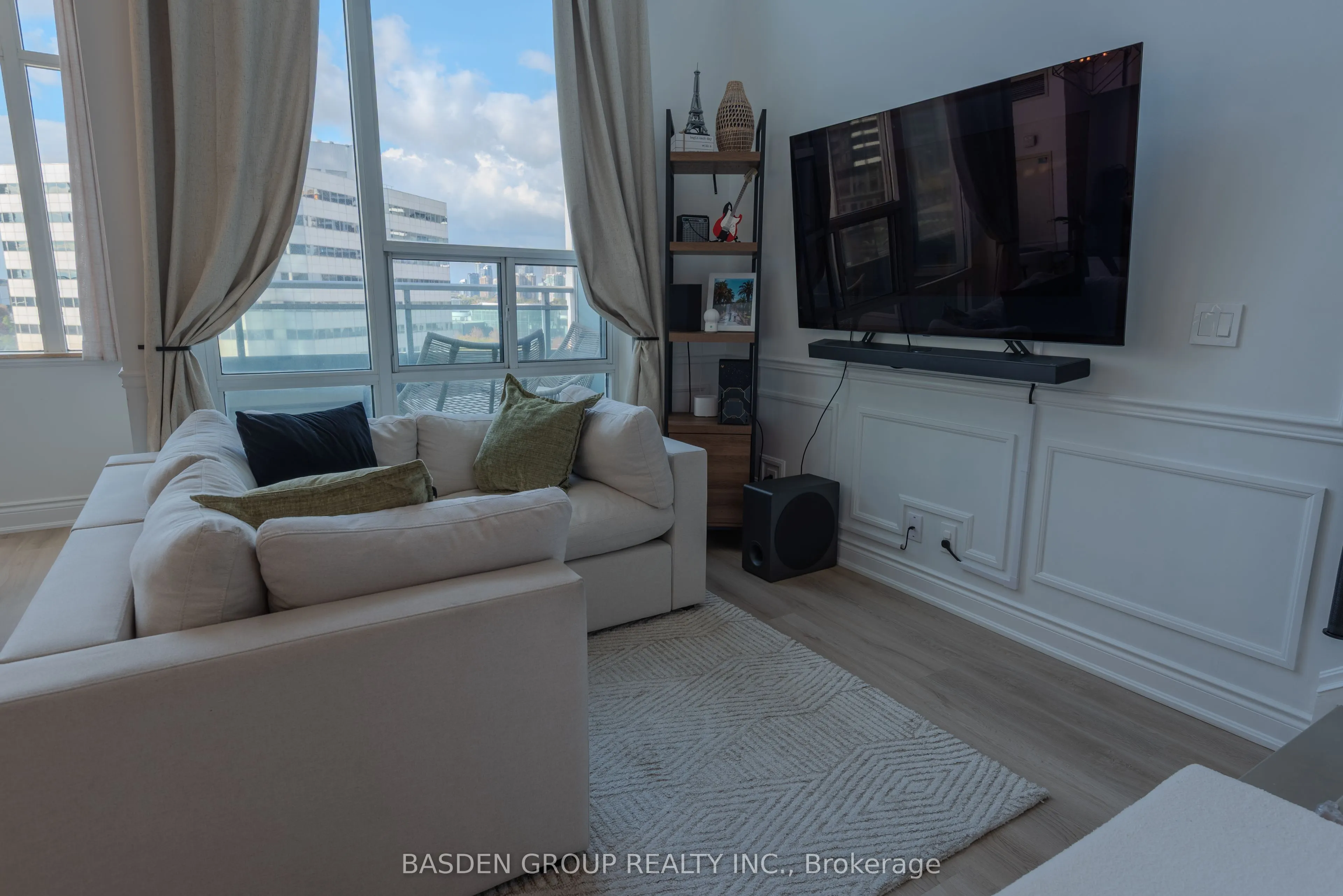 220 Burnhamthorpe Road W, #920