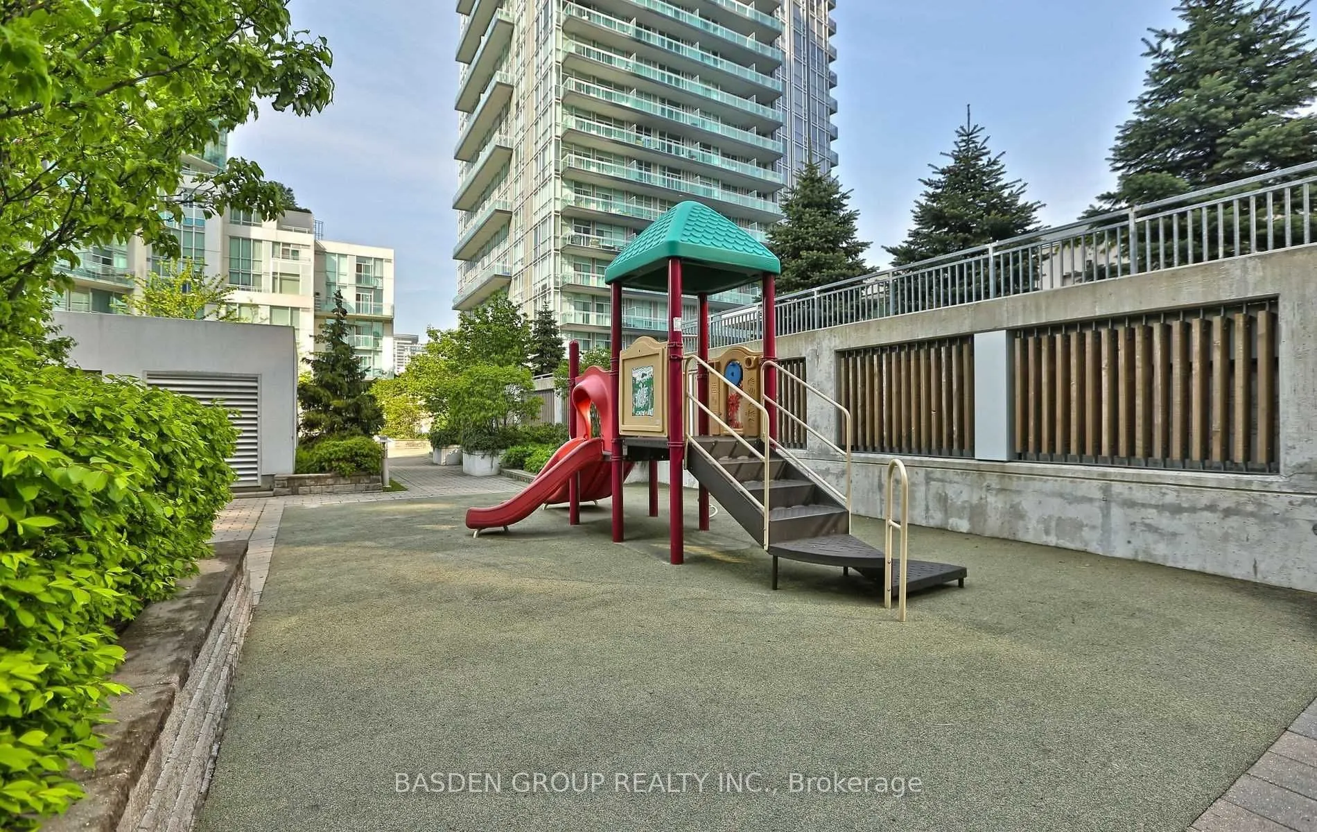220 Burnhamthorpe Road W, #920