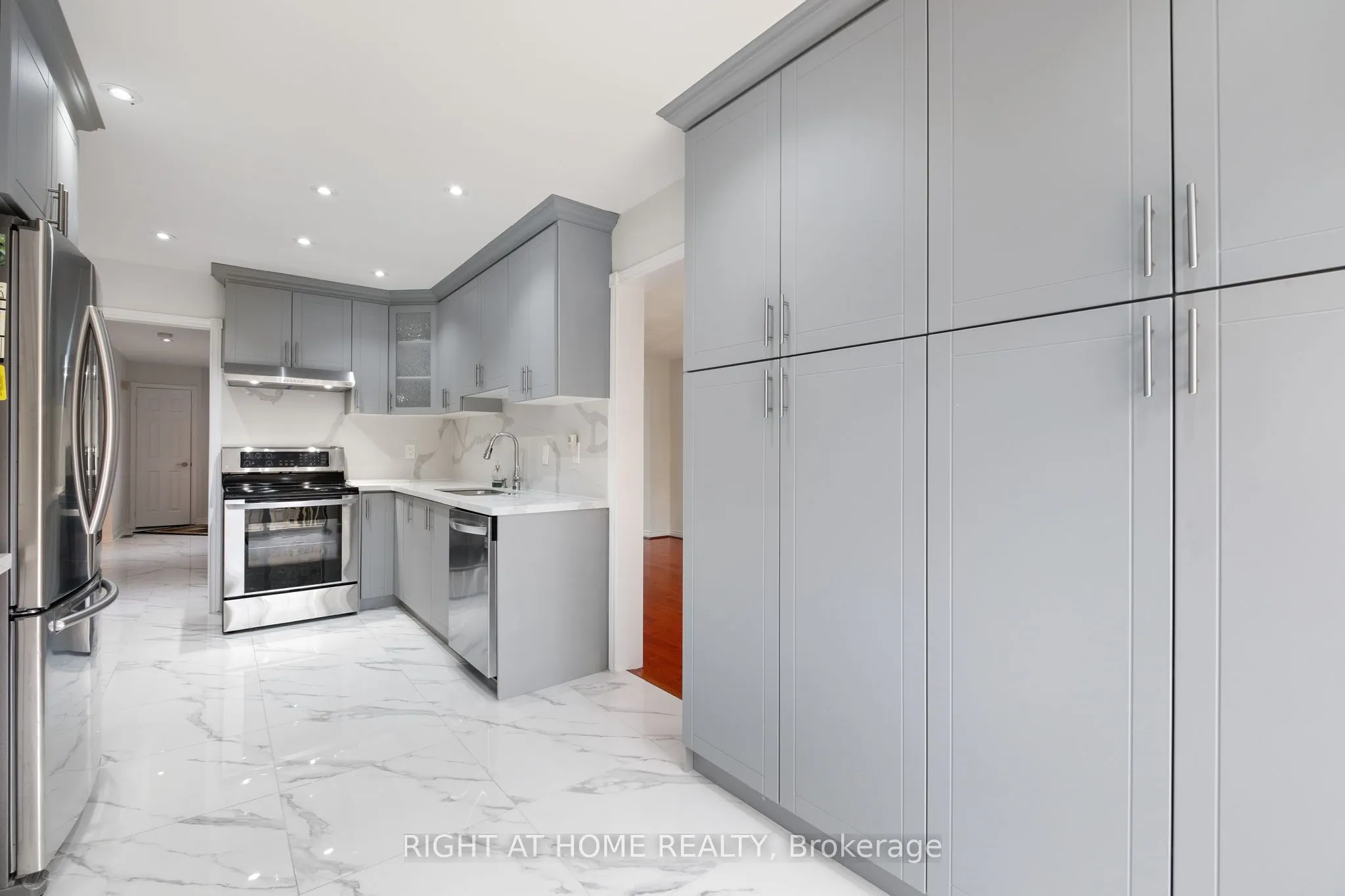 7 Lord Simcoe Drive