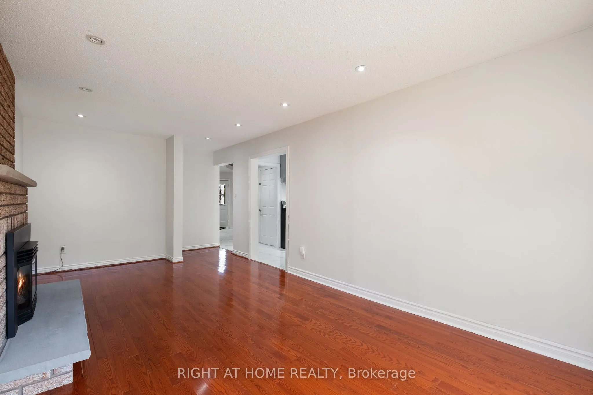7 Lord Simcoe Drive