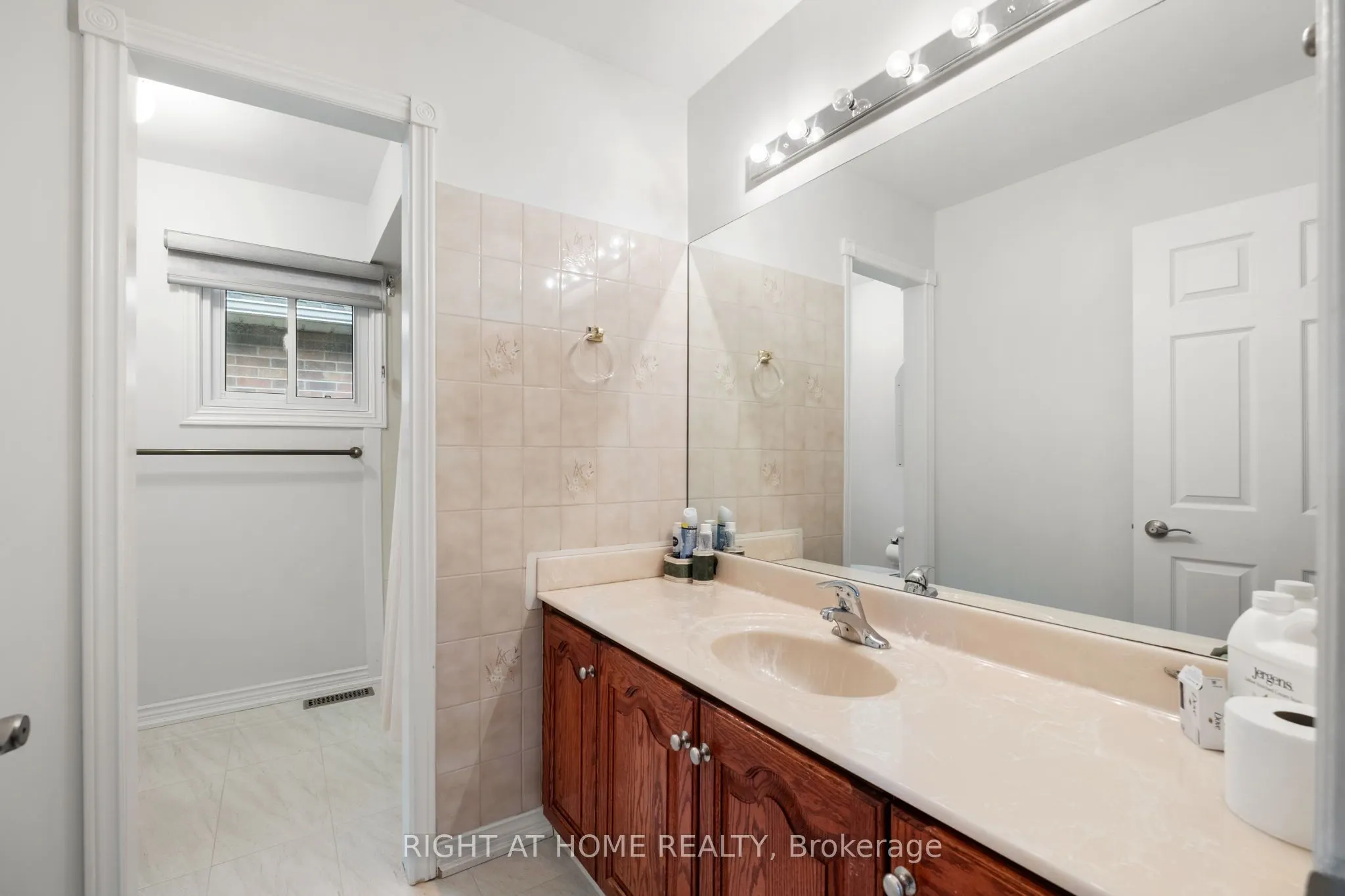 7 Lord Simcoe Drive