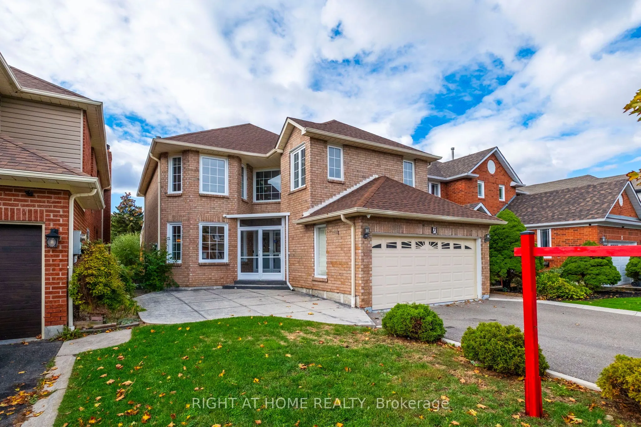 7 Lord Simcoe Drive