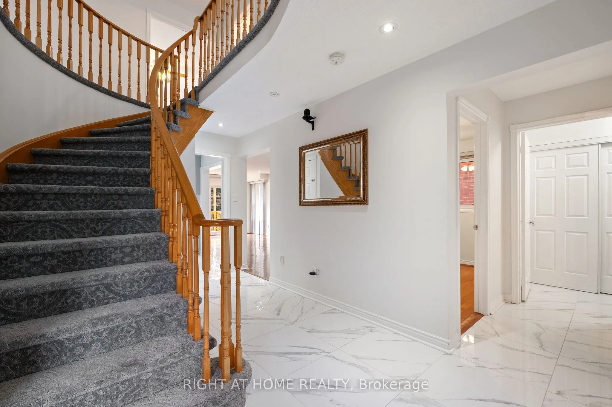 7 Lord Simcoe Drive