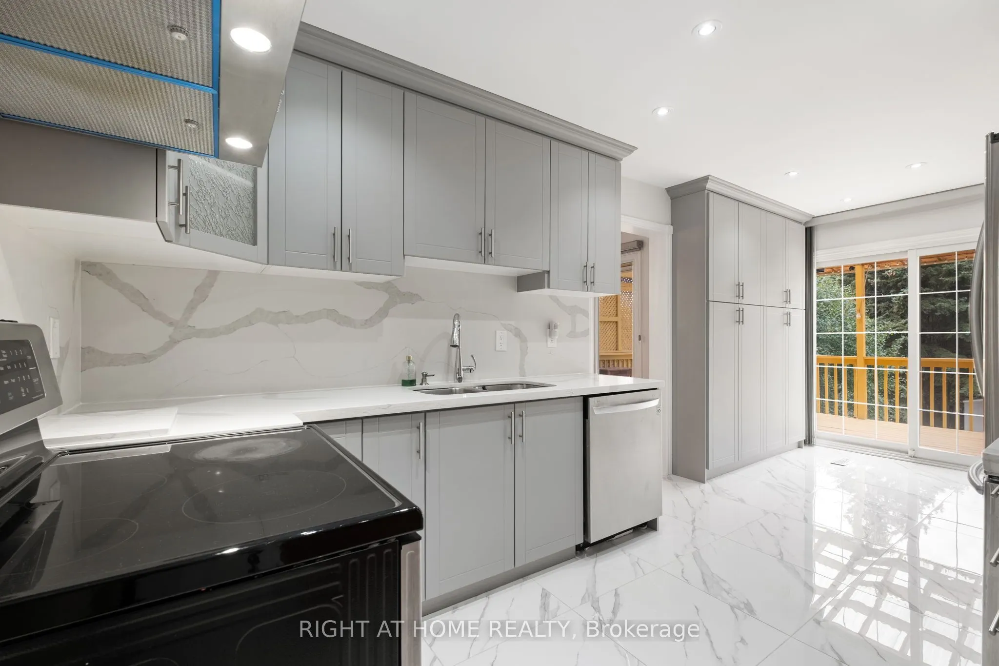 7 Lord Simcoe Drive