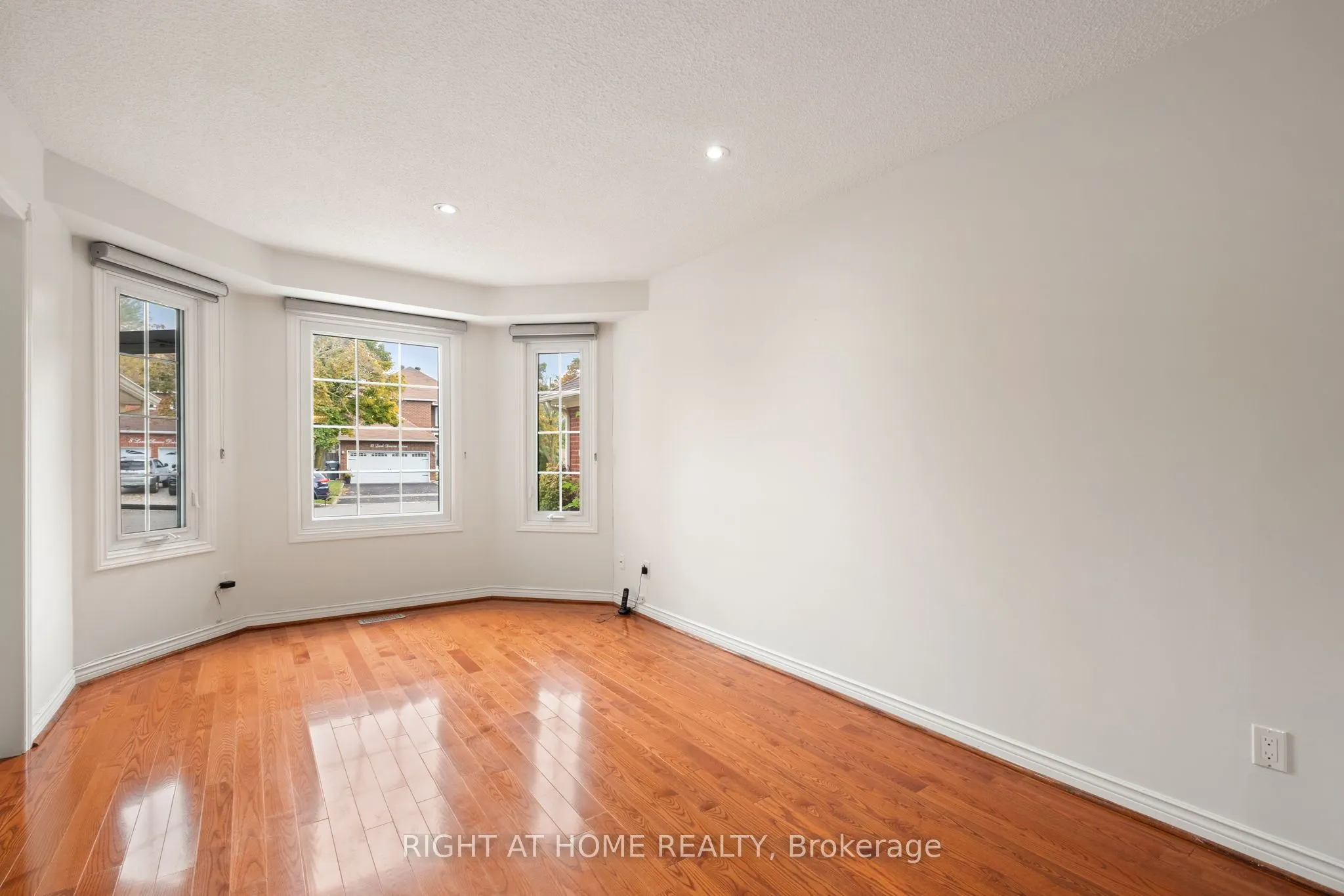 7 Lord Simcoe Drive