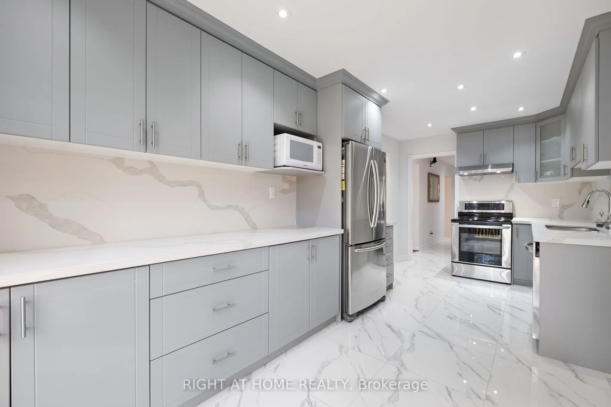 7 Lord Simcoe Drive