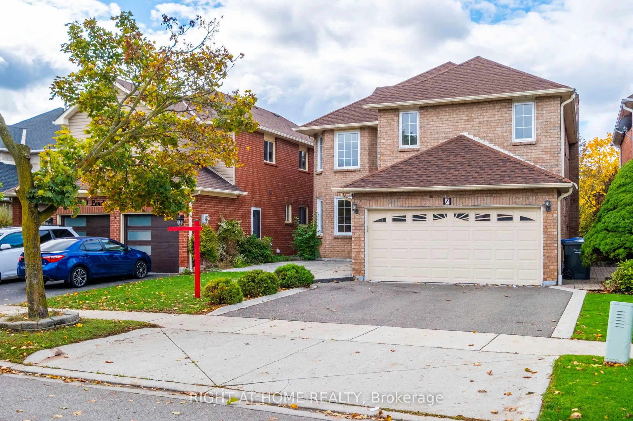 7 Lord Simcoe Drive