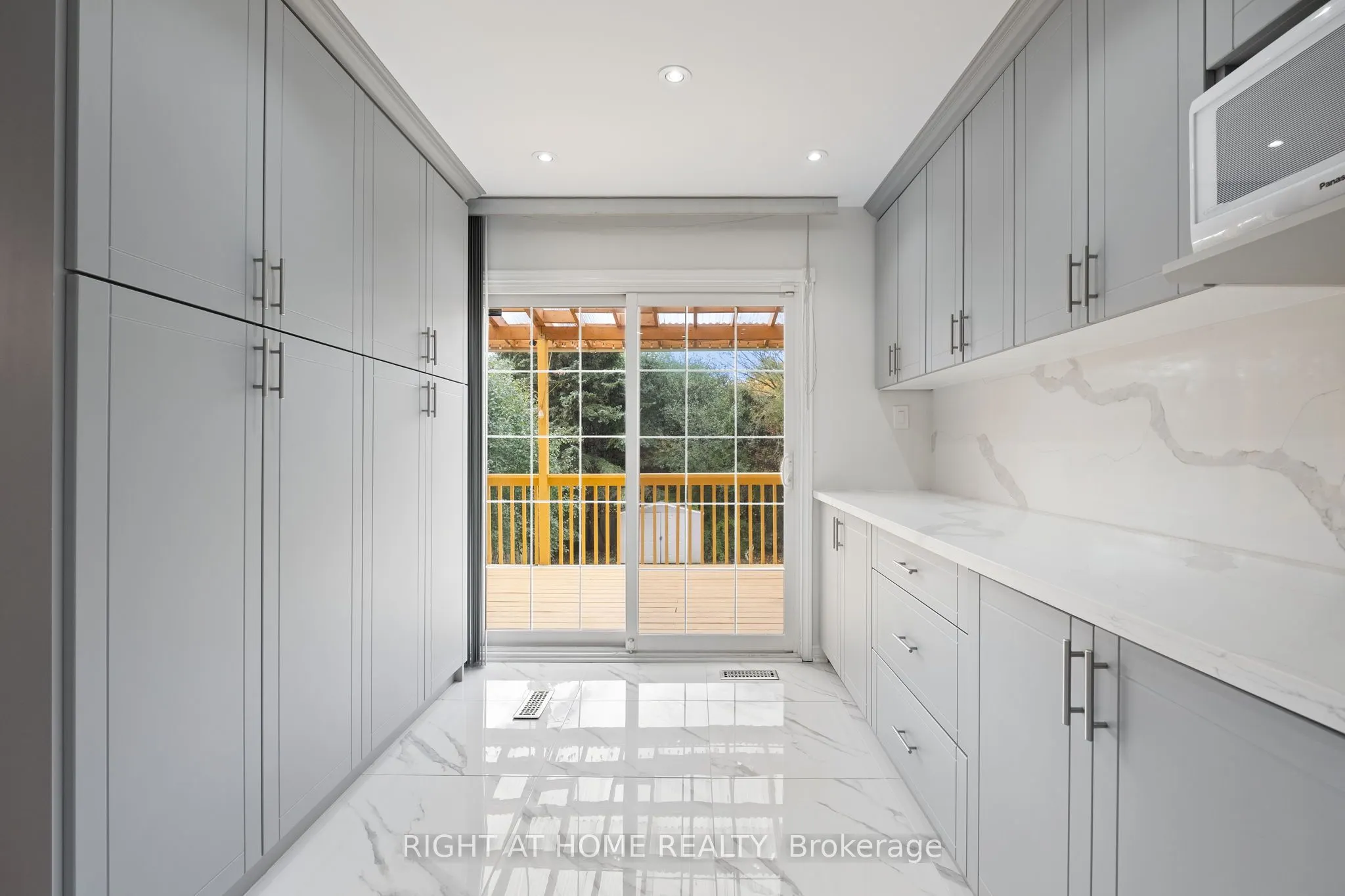 7 Lord Simcoe Drive