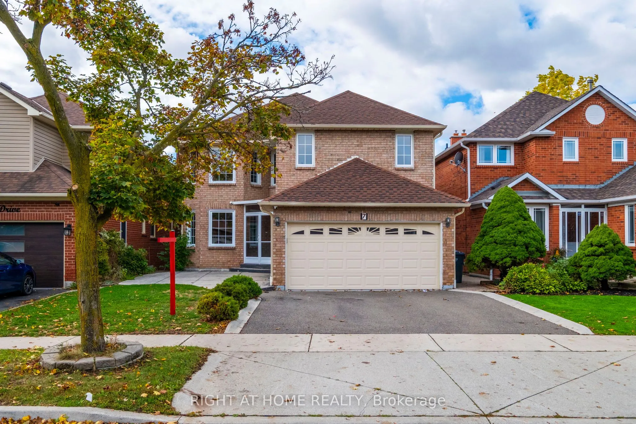 7 Lord Simcoe Drive
