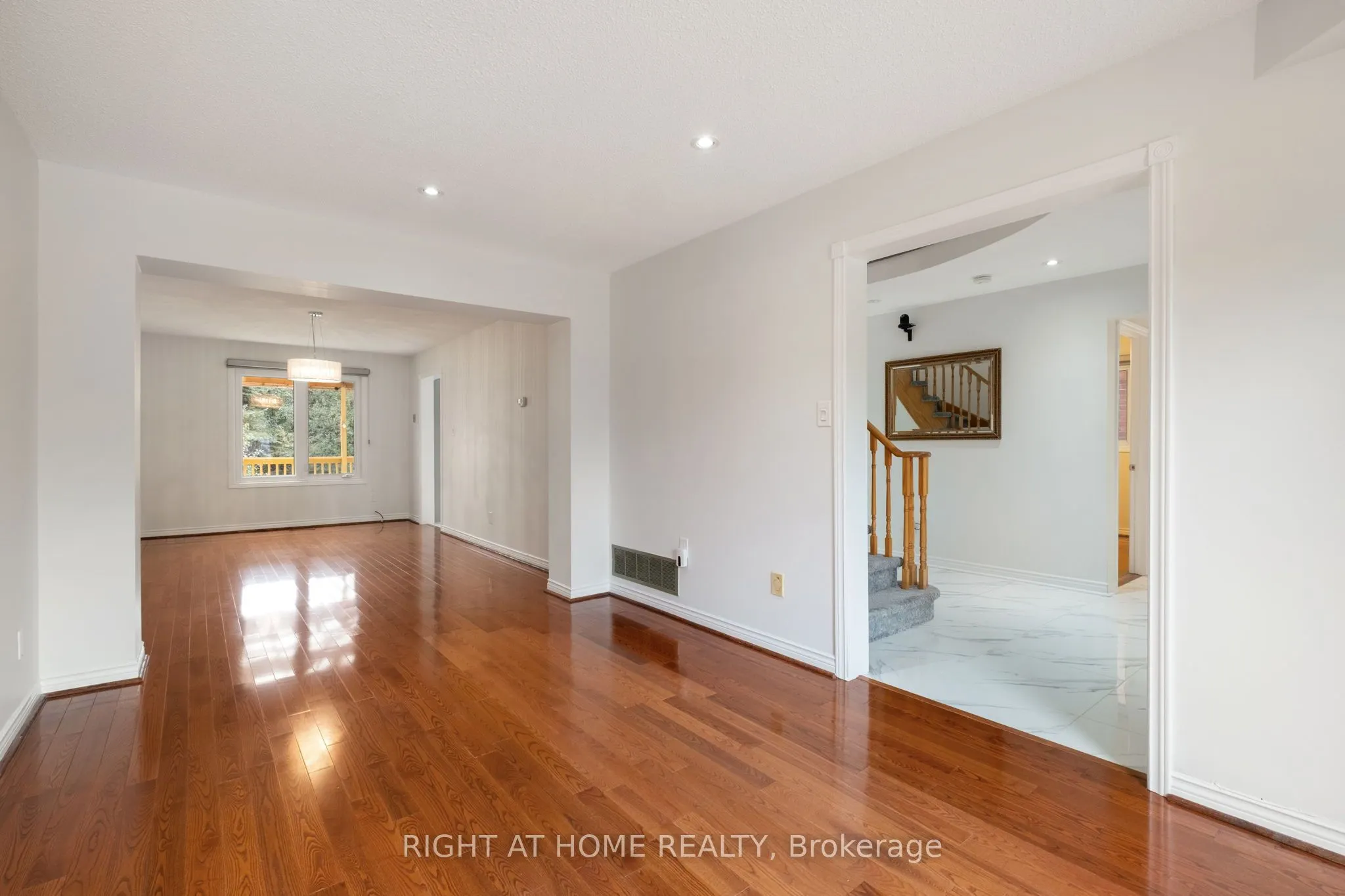 7 Lord Simcoe Drive