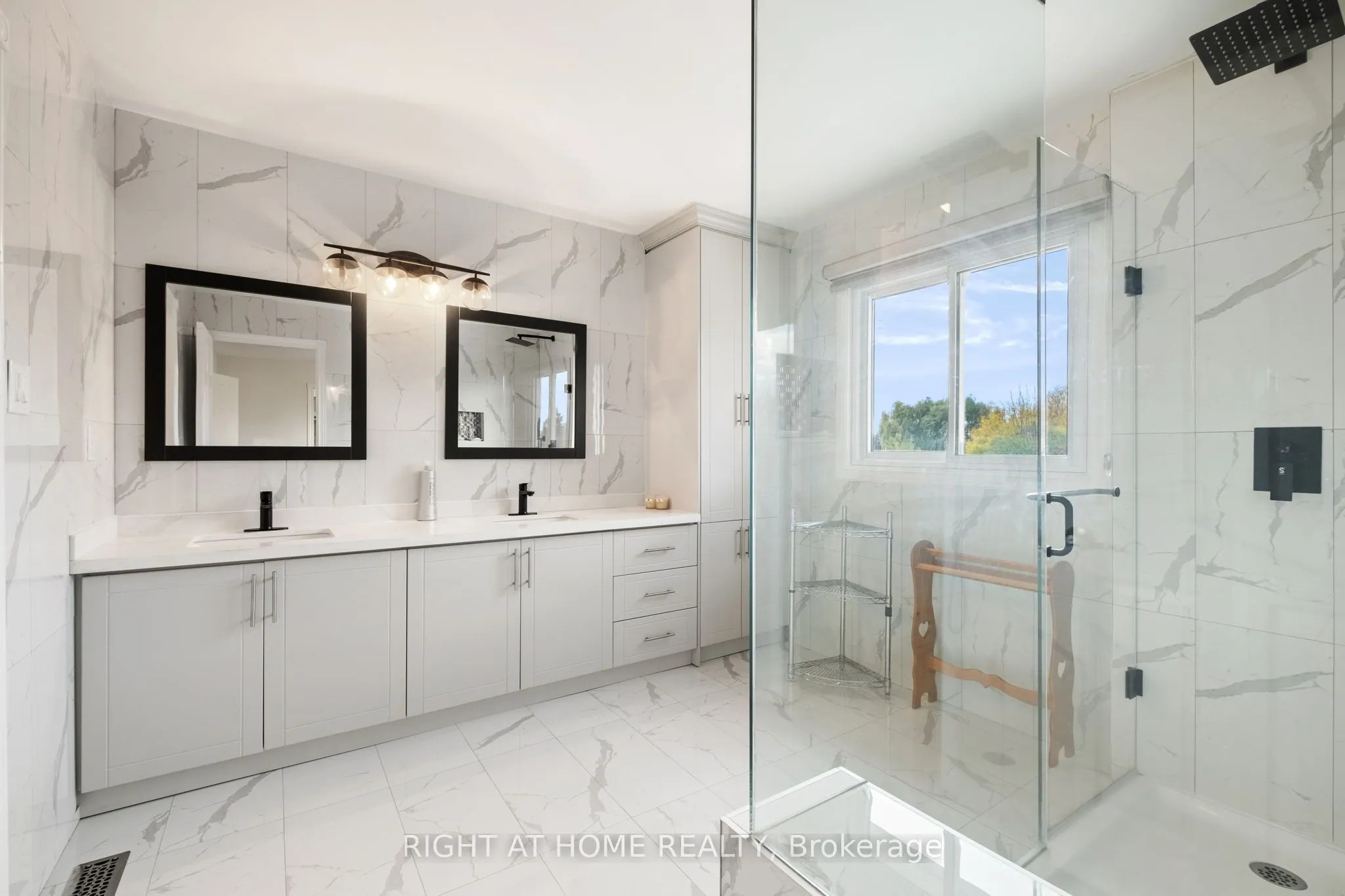7 Lord Simcoe Drive