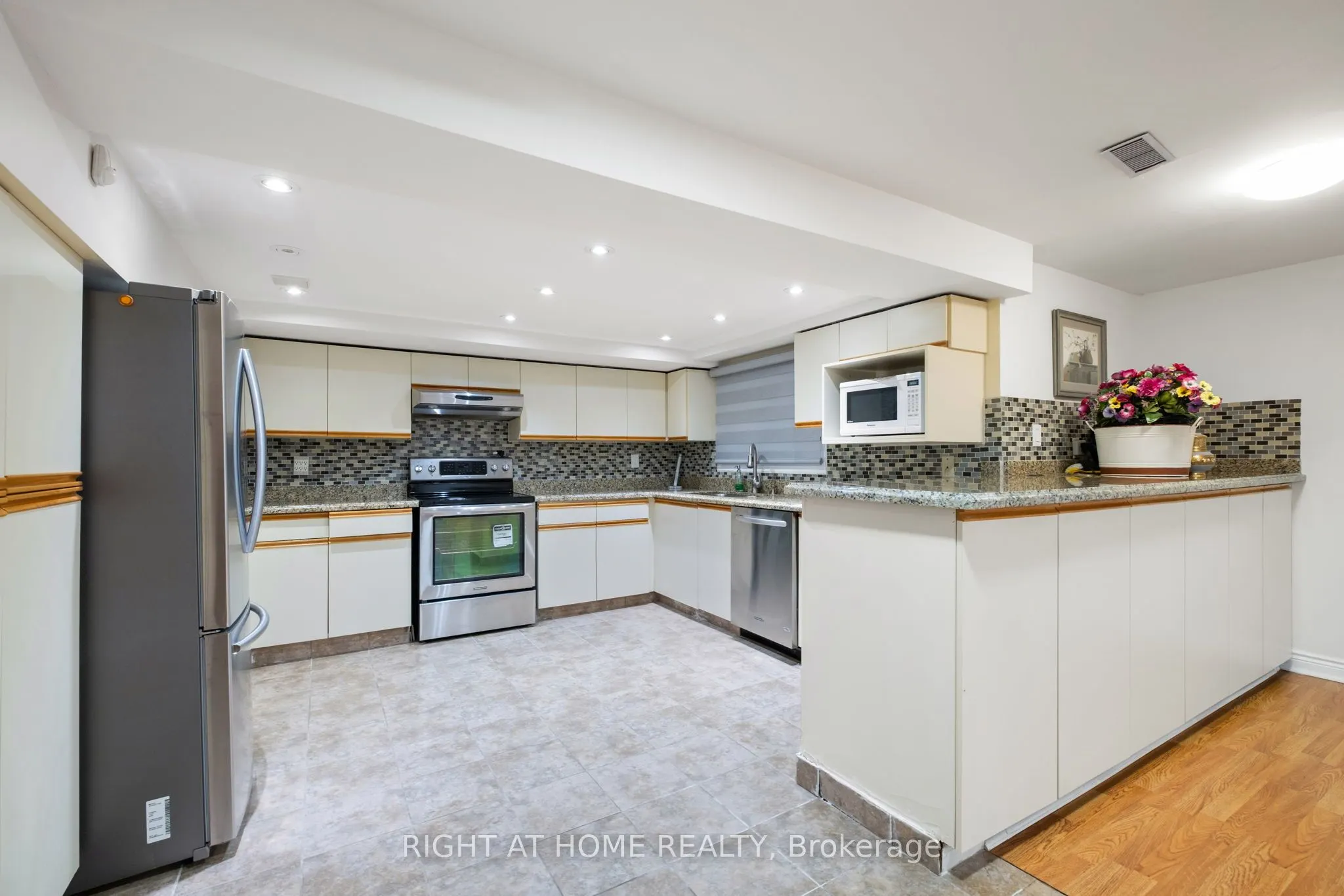 7 Lord Simcoe Drive