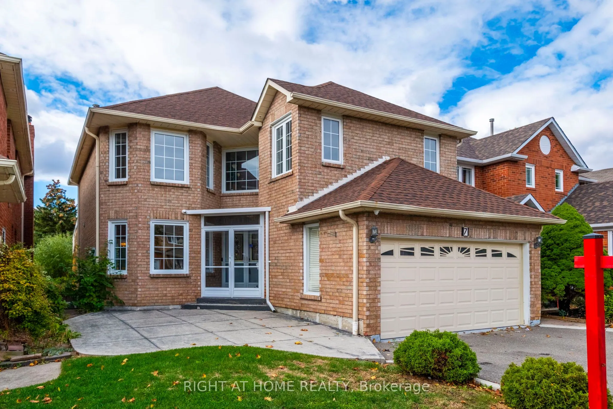 7 Lord Simcoe Drive