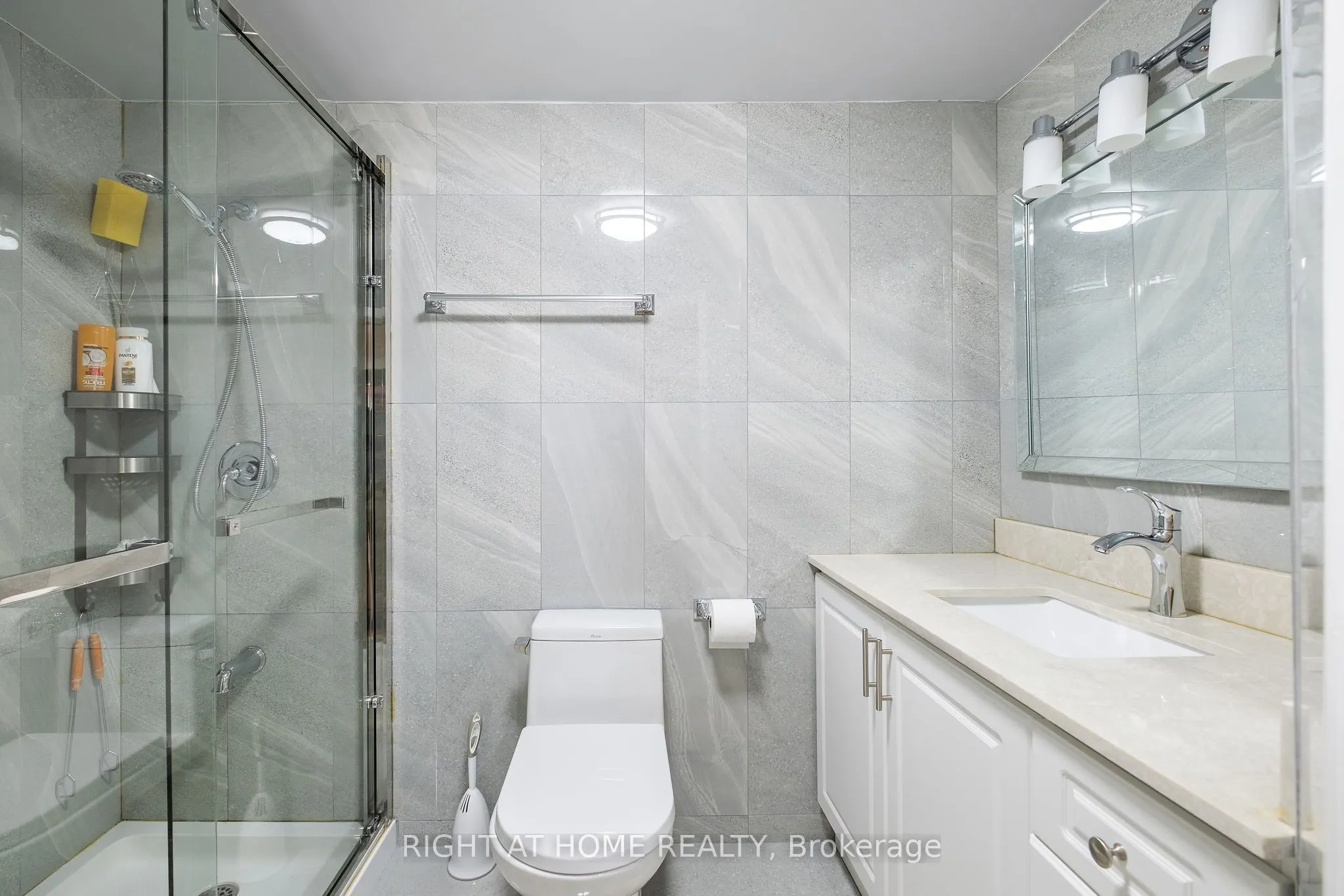 7 Lord Simcoe Drive