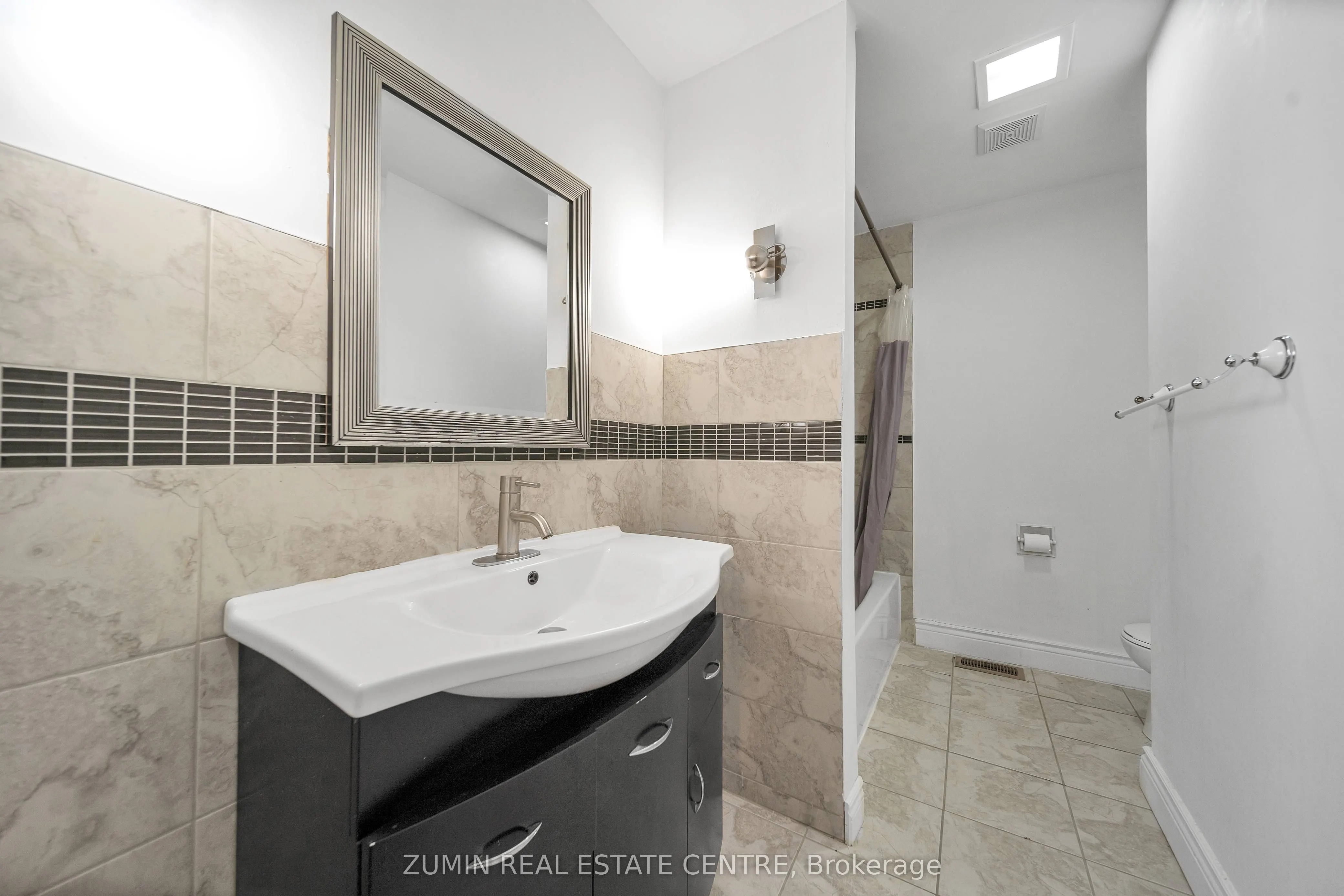 121 Carberry Crescent