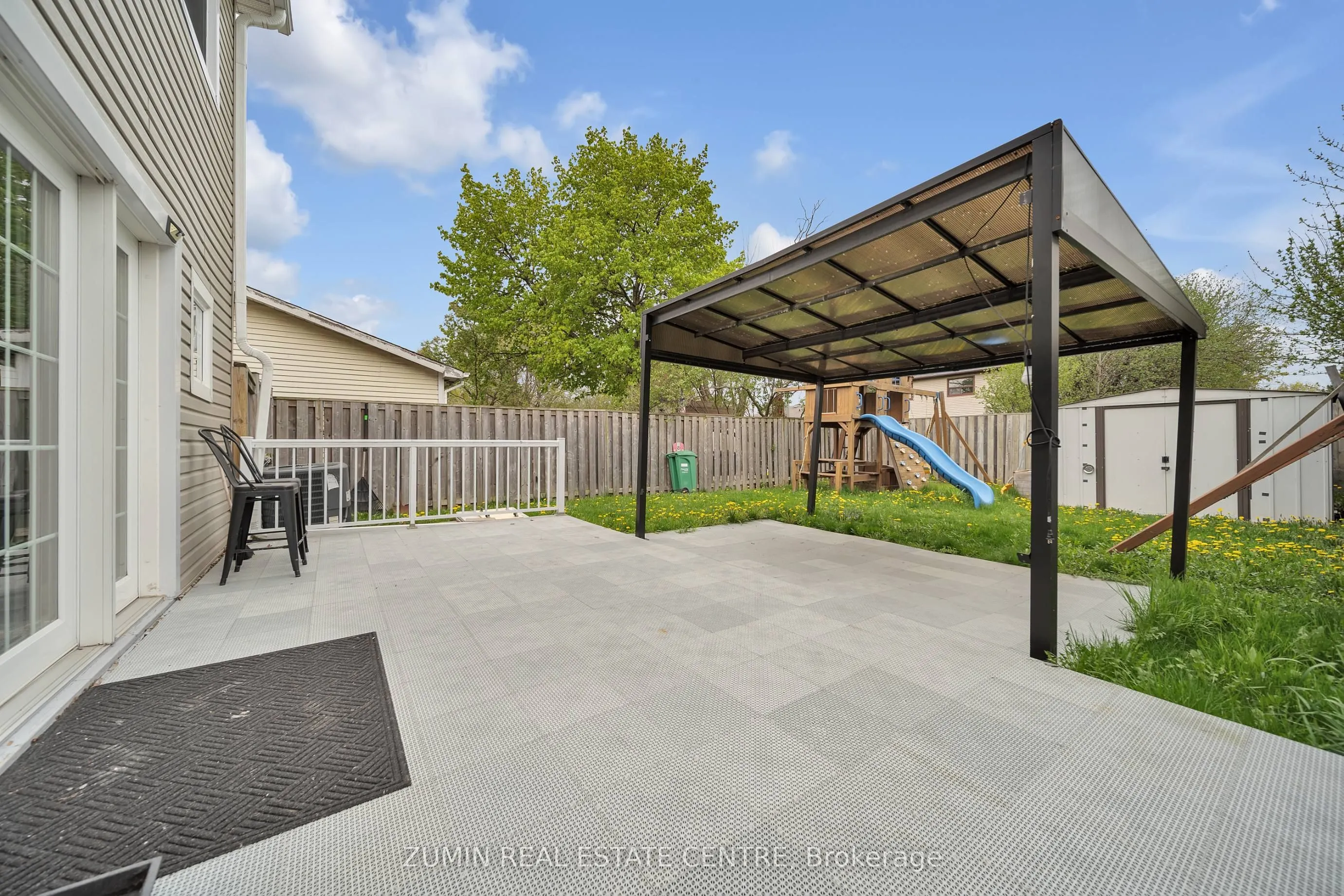 121 Carberry Crescent