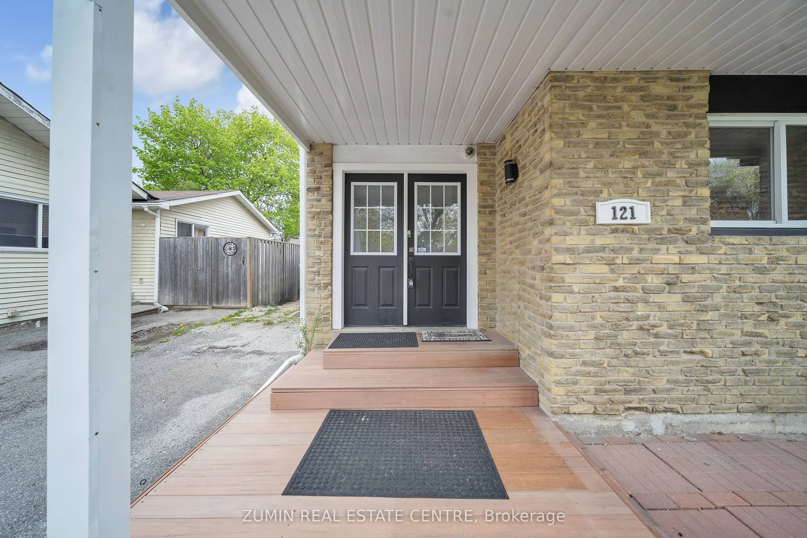 121 Carberry Crescent