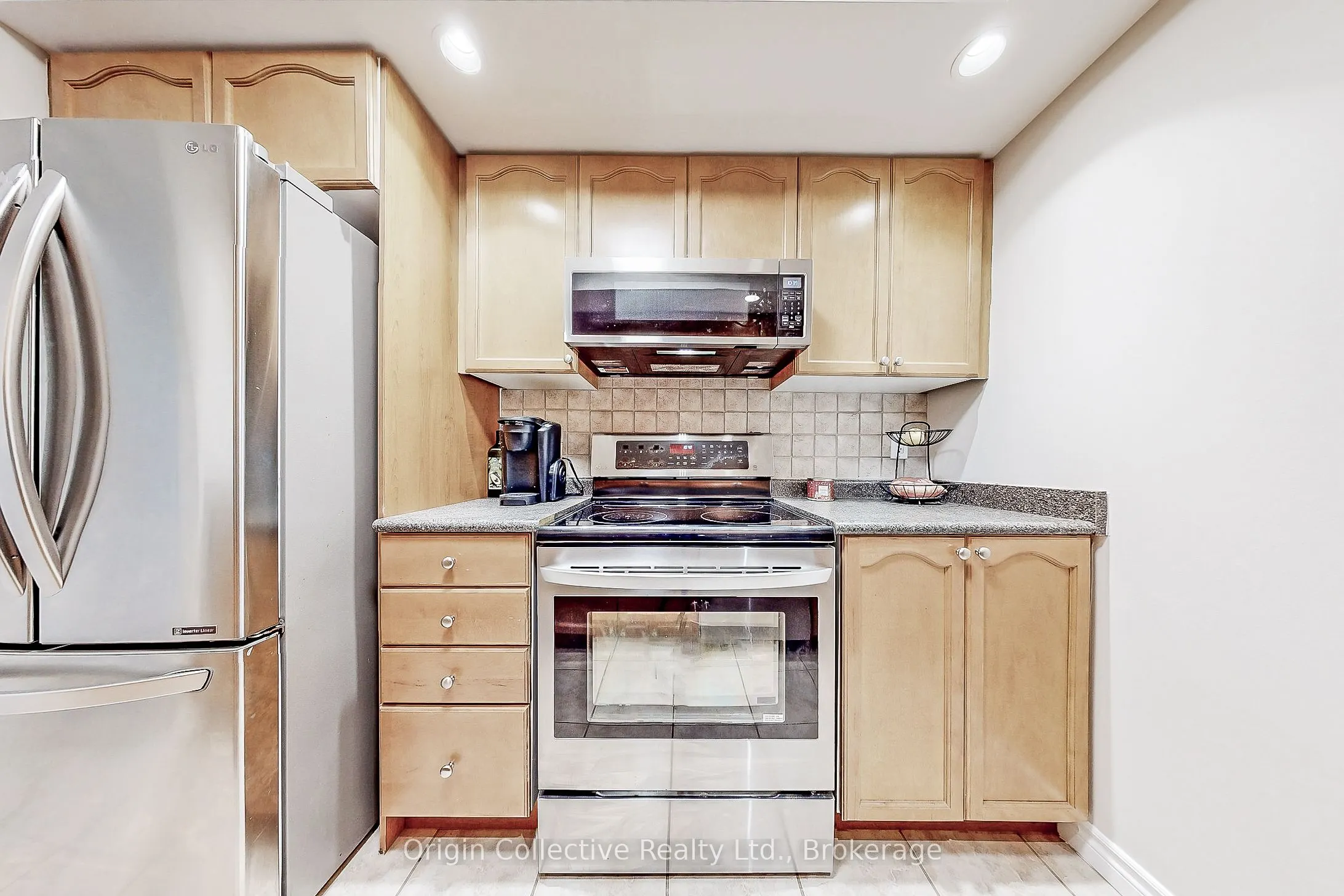 5233 Dundas Street W, #1916