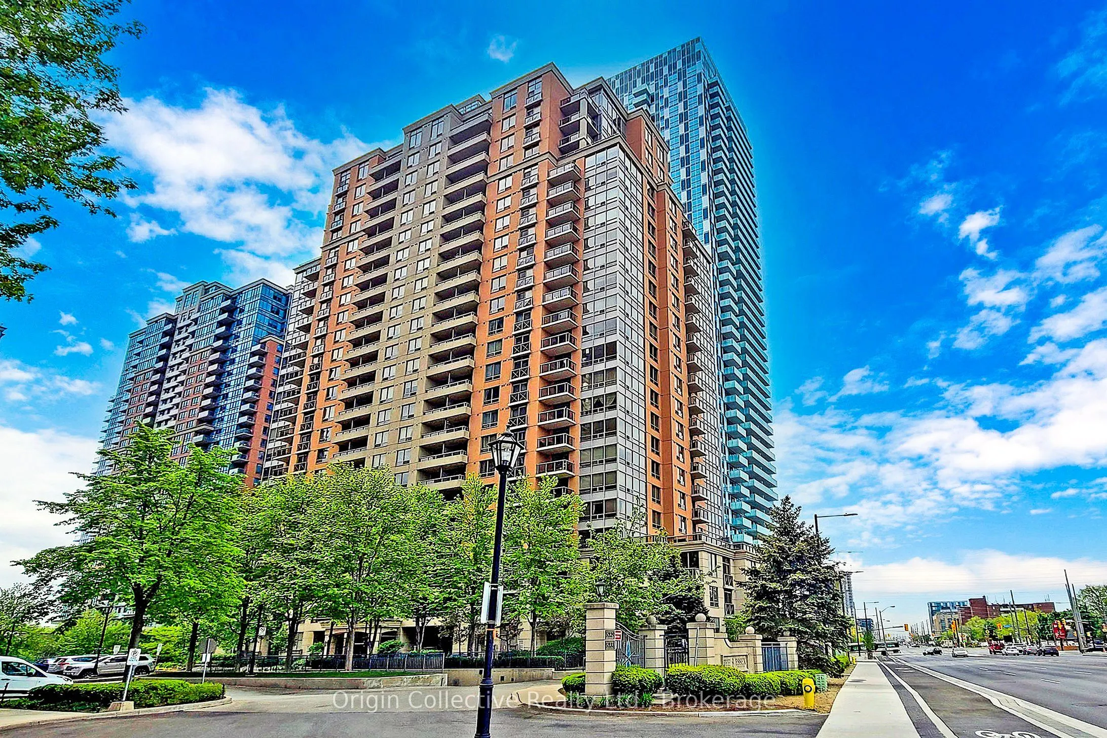 5233 Dundas Street W, #1916