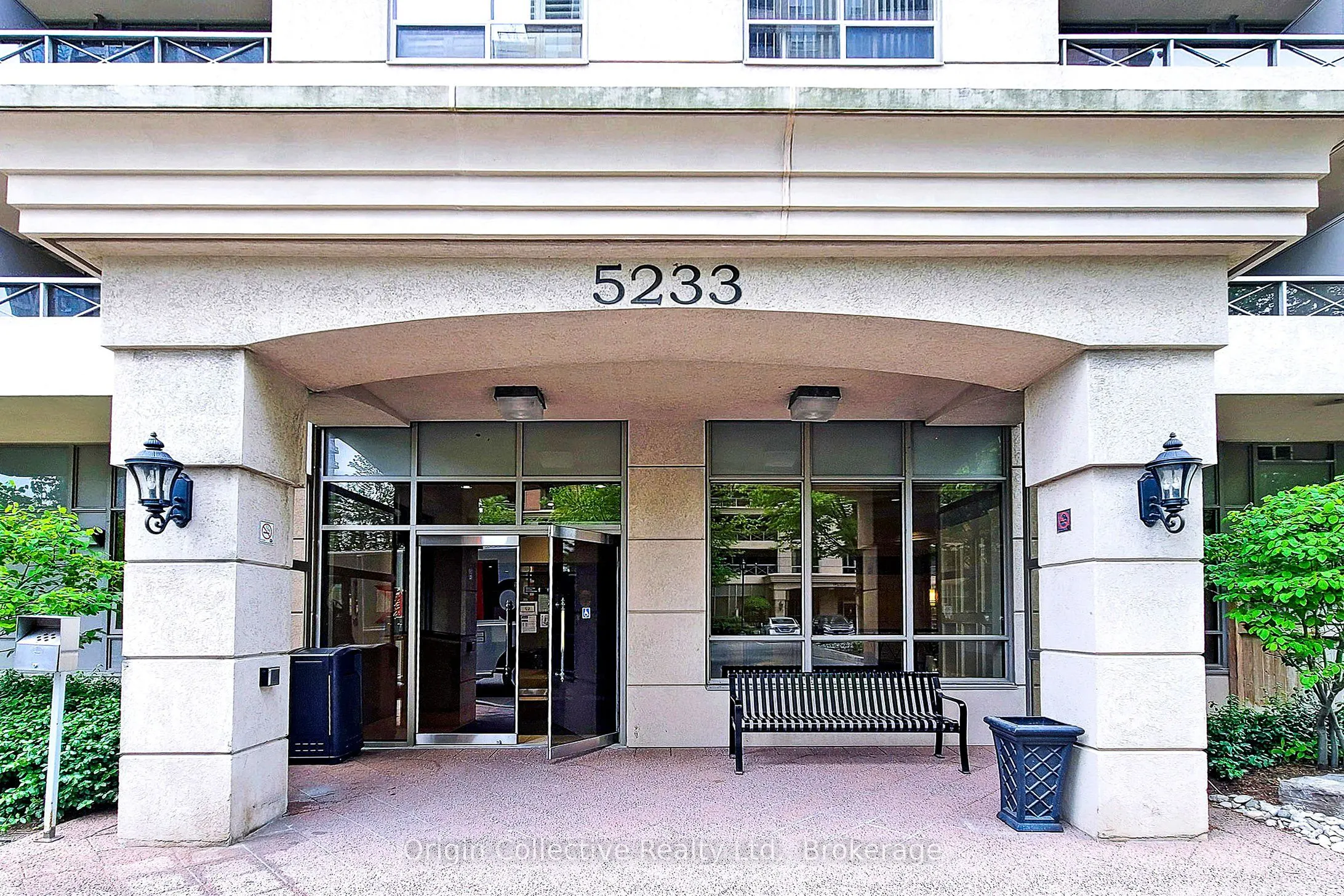 5233 Dundas Street W, #1916