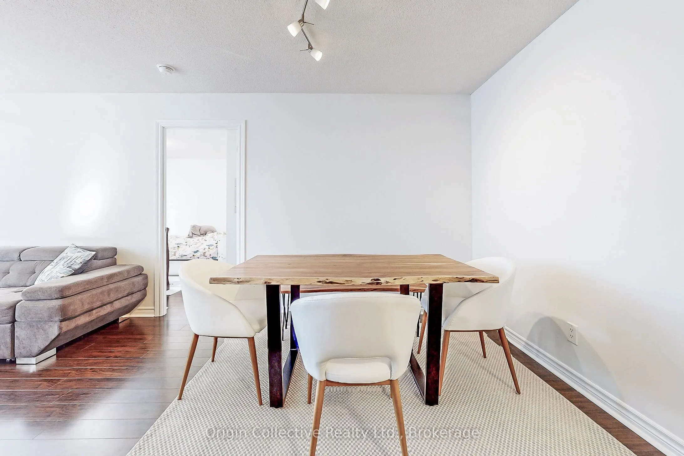 5233 Dundas Street W, #1916