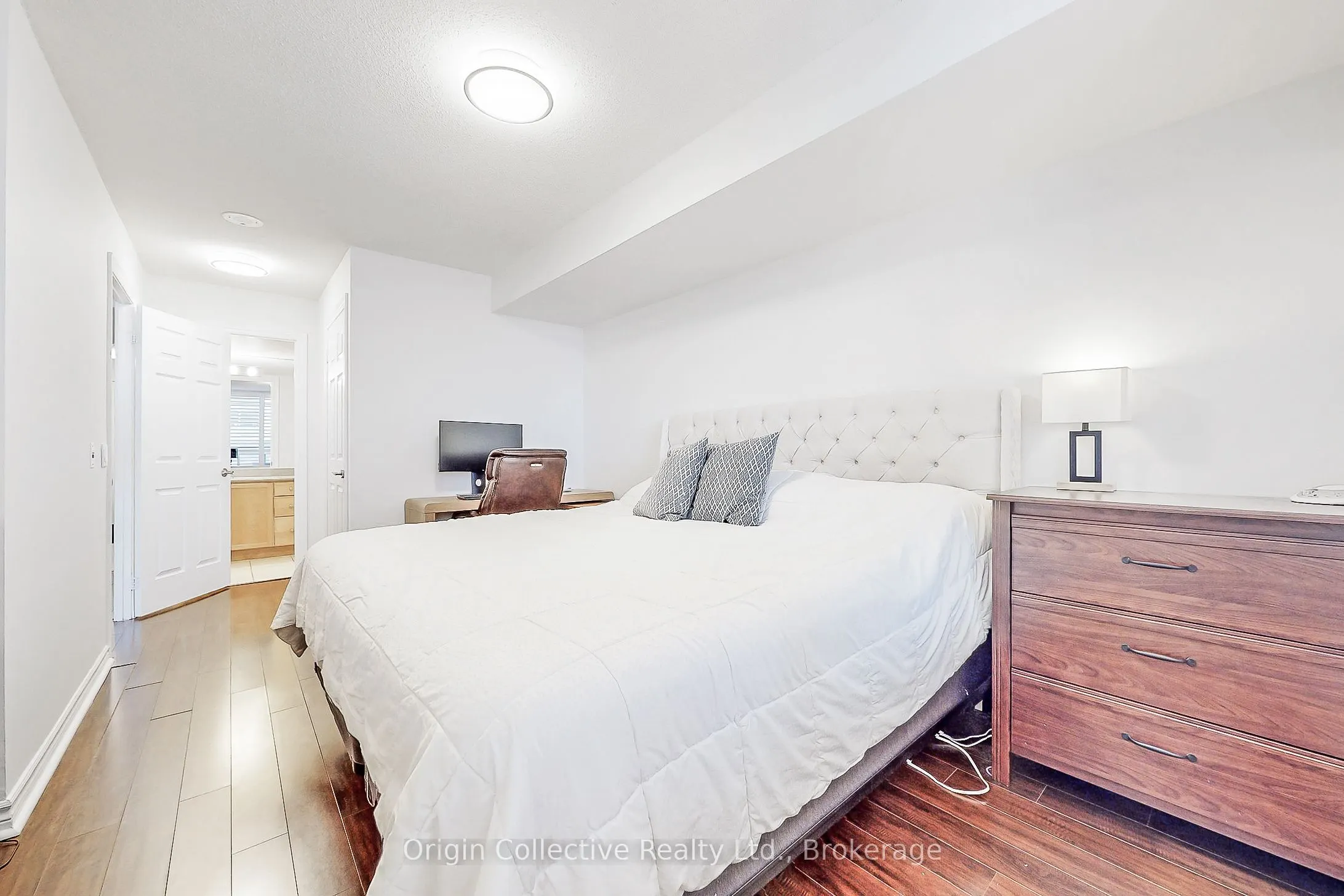 5233 Dundas Street W, #1916