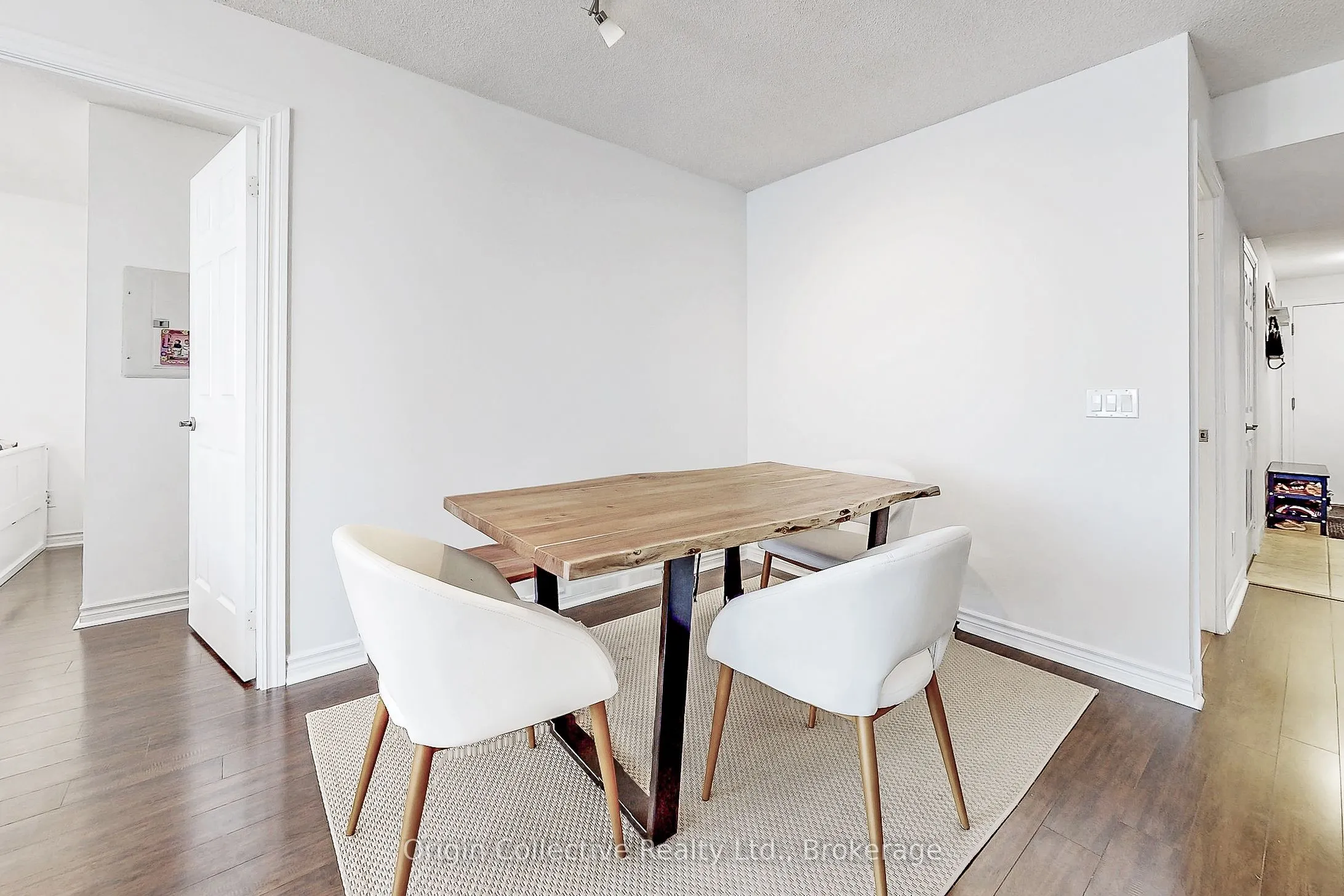 5233 Dundas Street W, #1916