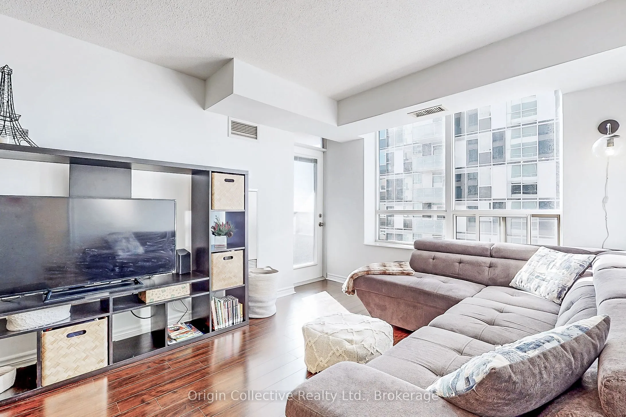 5233 Dundas Street W, #1916
