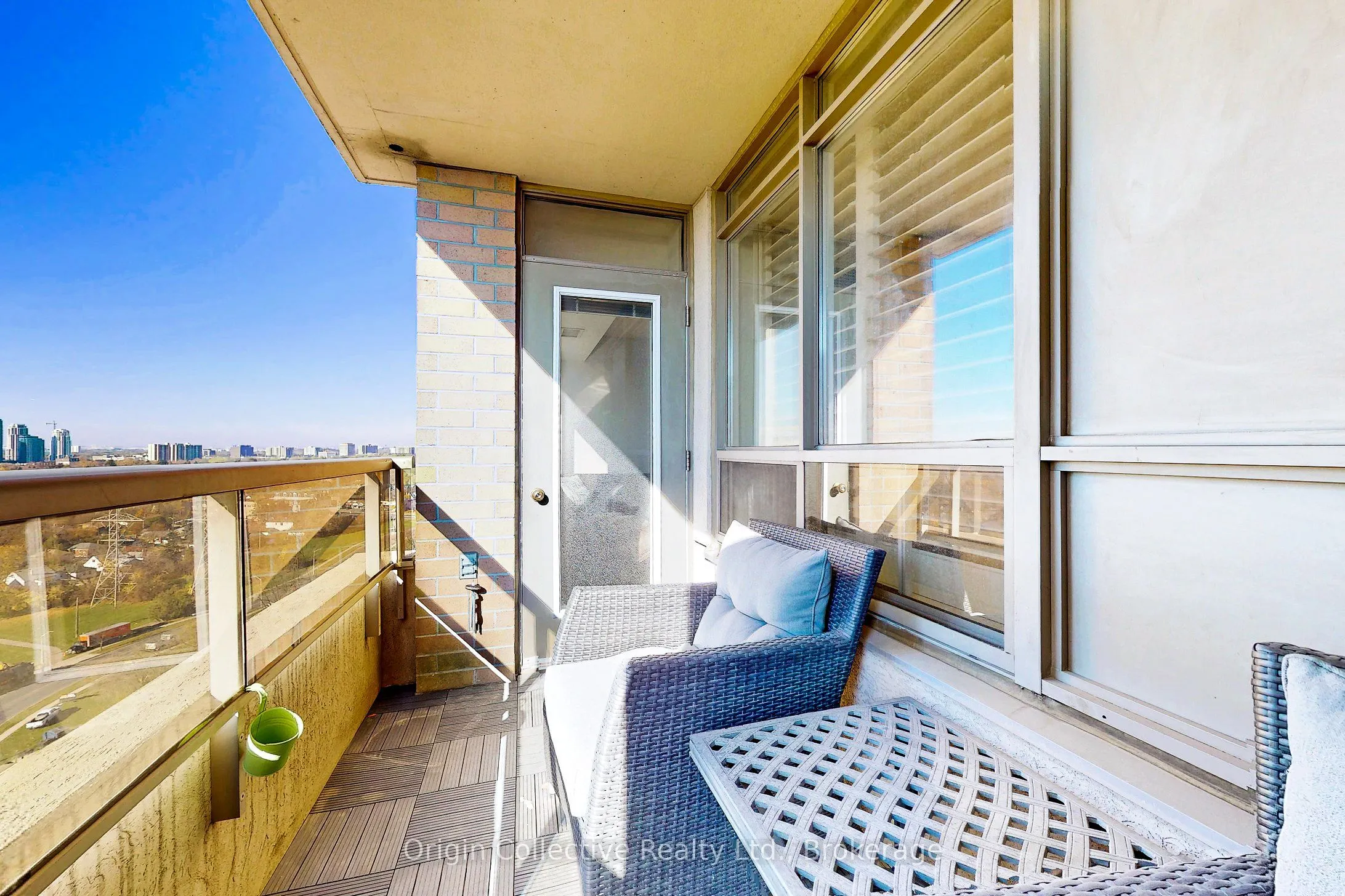 5233 Dundas Street W, #1916