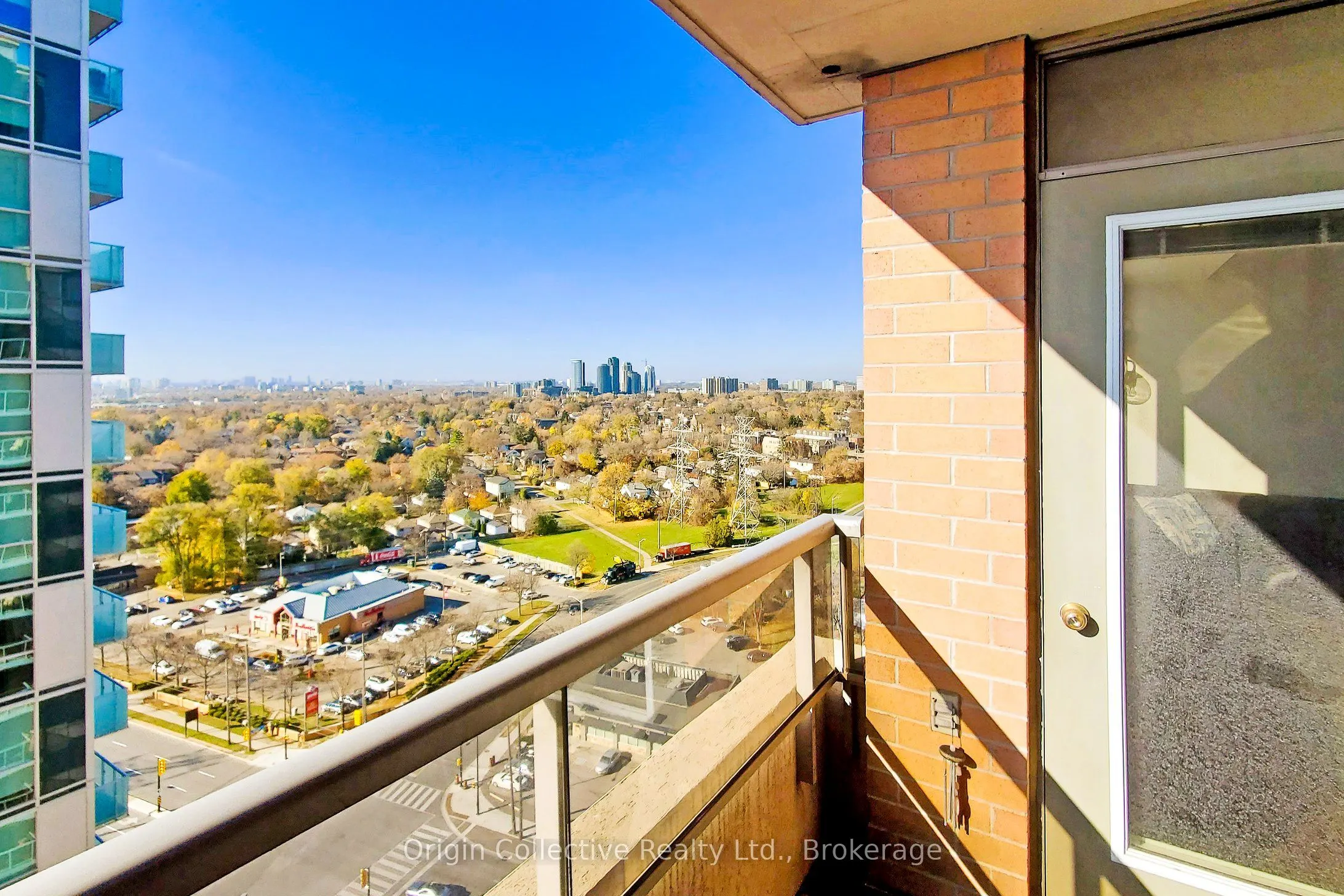 5233 Dundas Street W, #1916