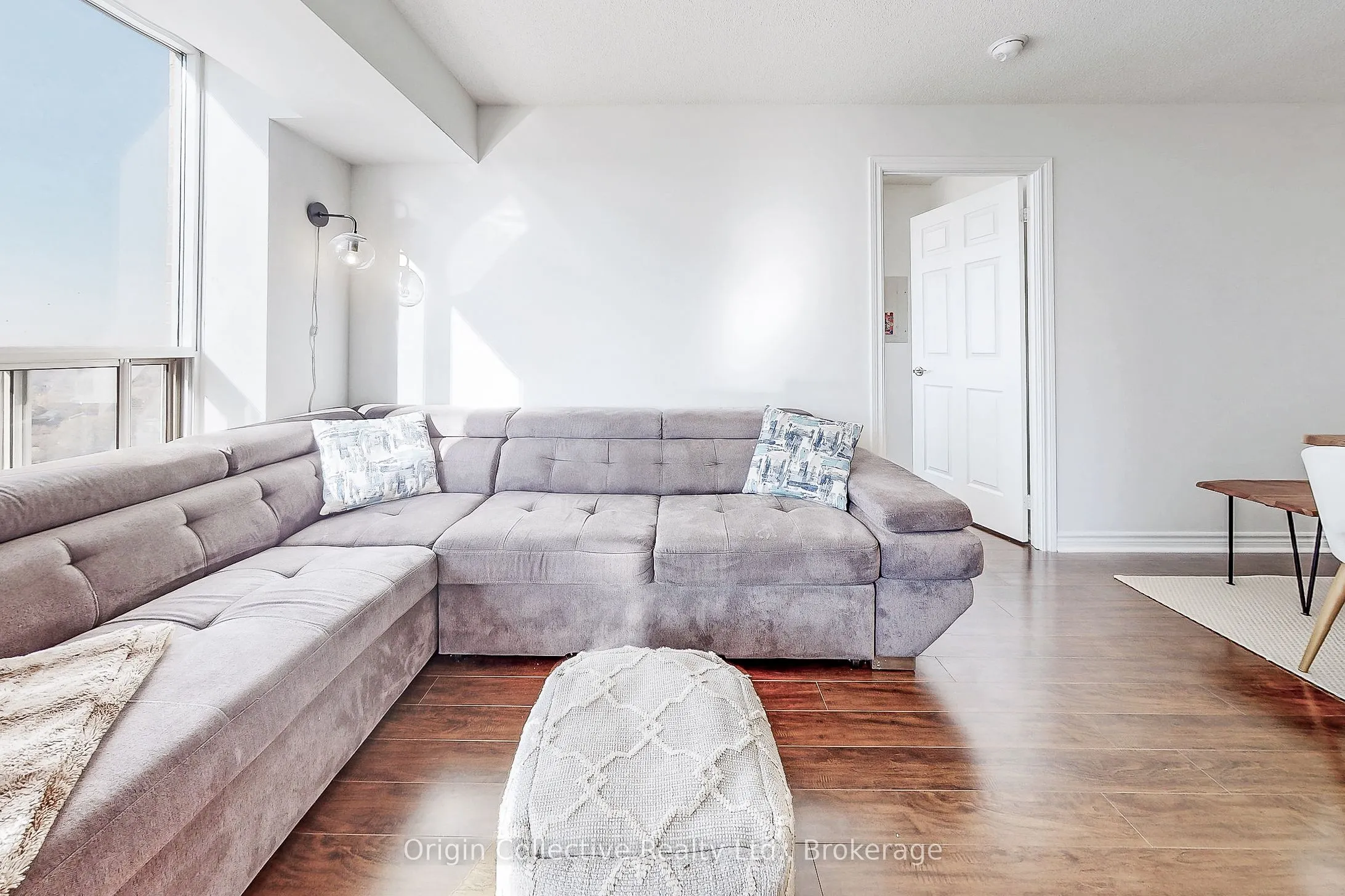 5233 Dundas Street W, #1916