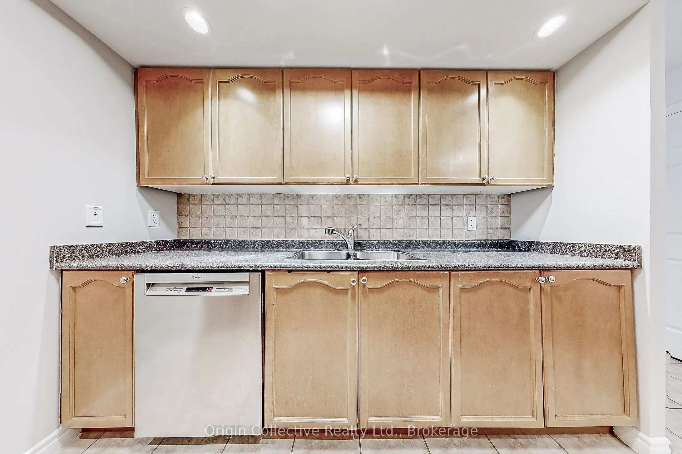5233 Dundas Street W, #1916