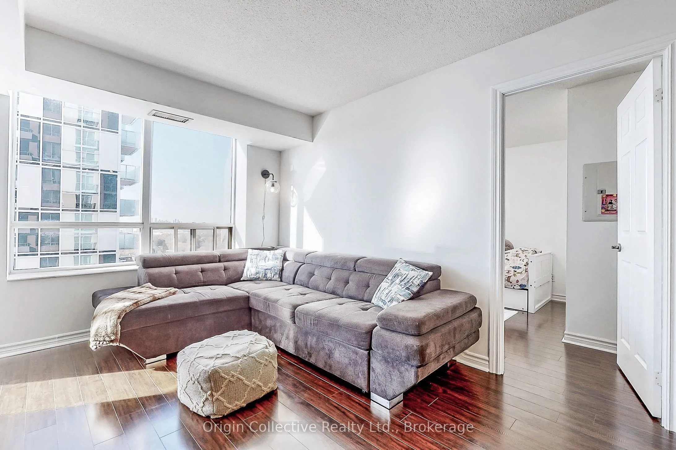 5233 Dundas Street W, #1916