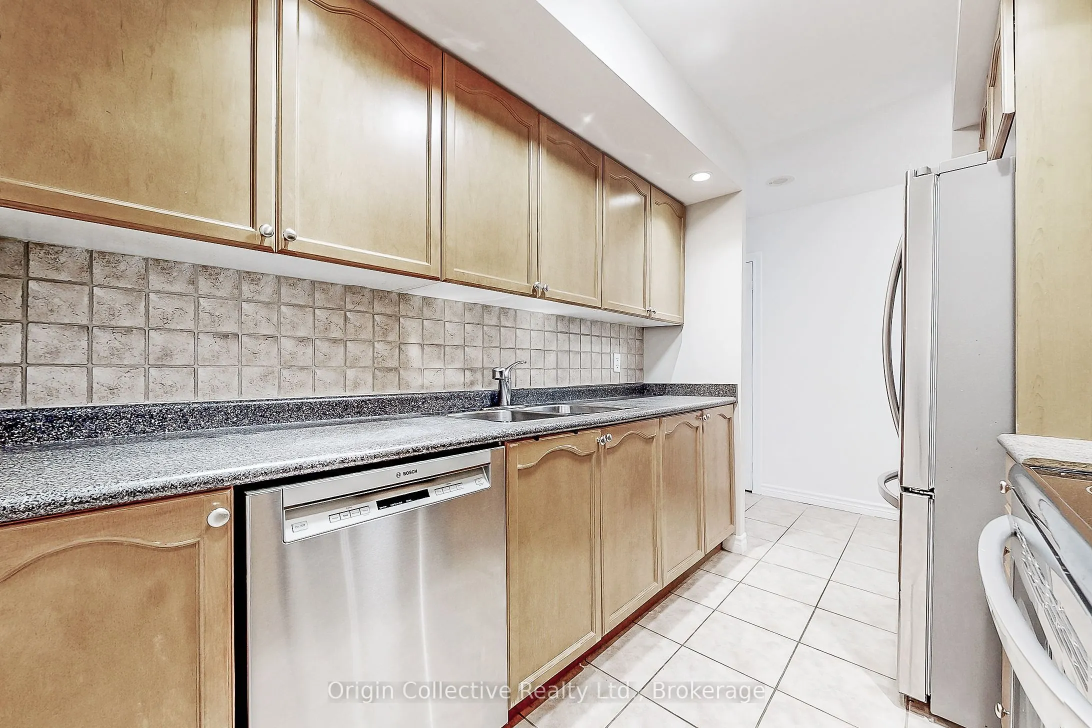 5233 Dundas Street W, #1916