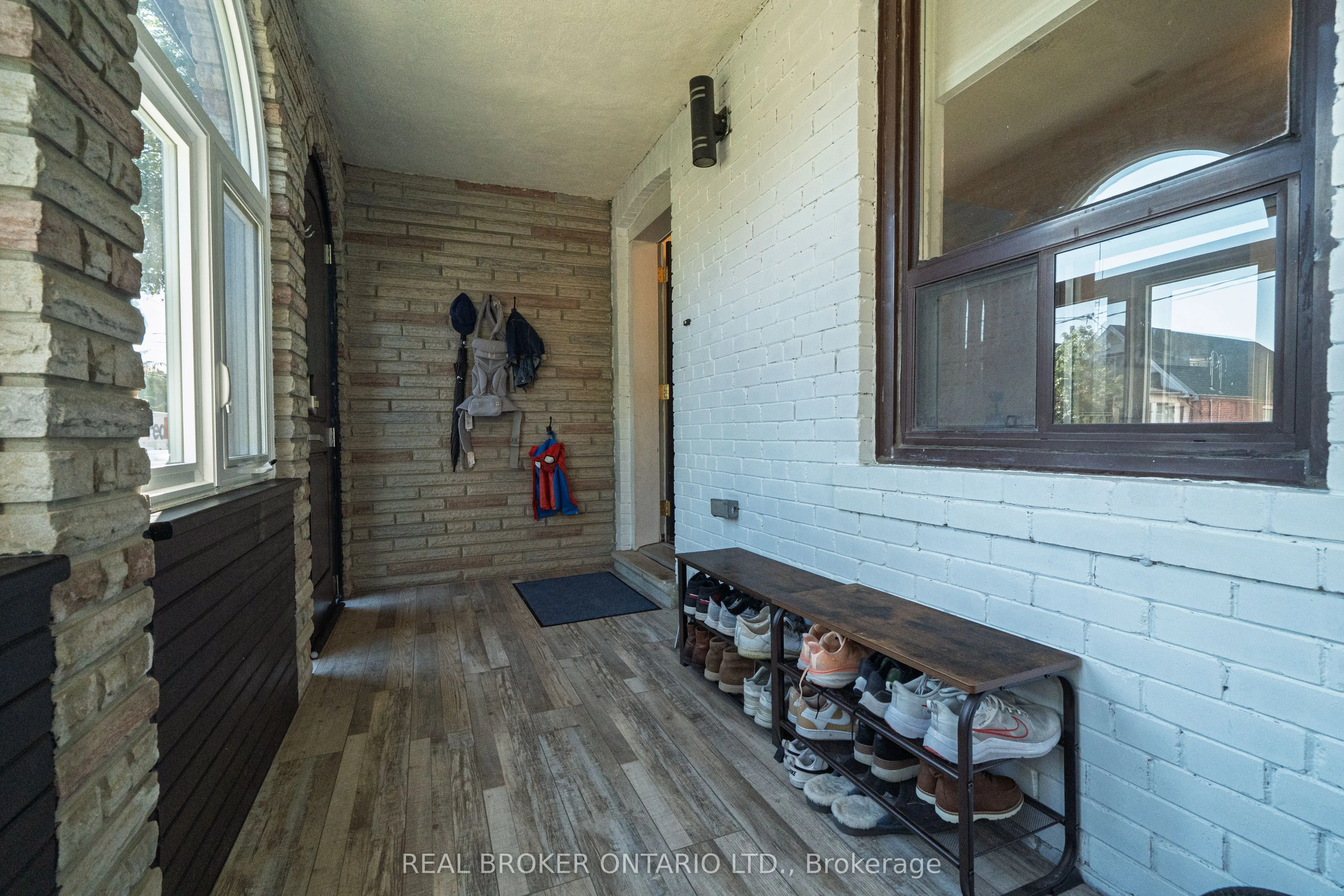204 Earlscourt Avenue W