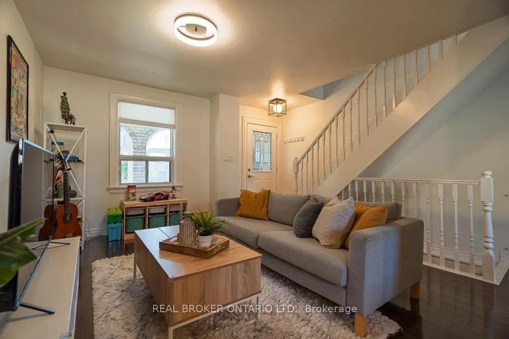 204 Earlscourt Avenue W