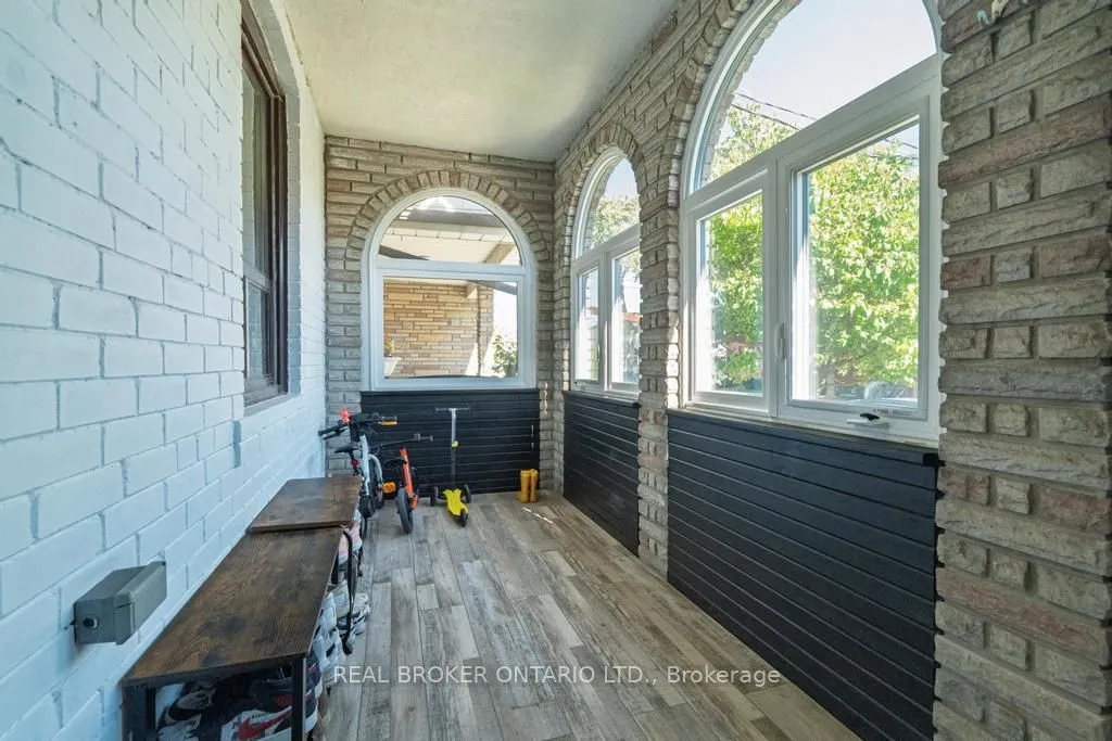 204 Earlscourt Avenue W