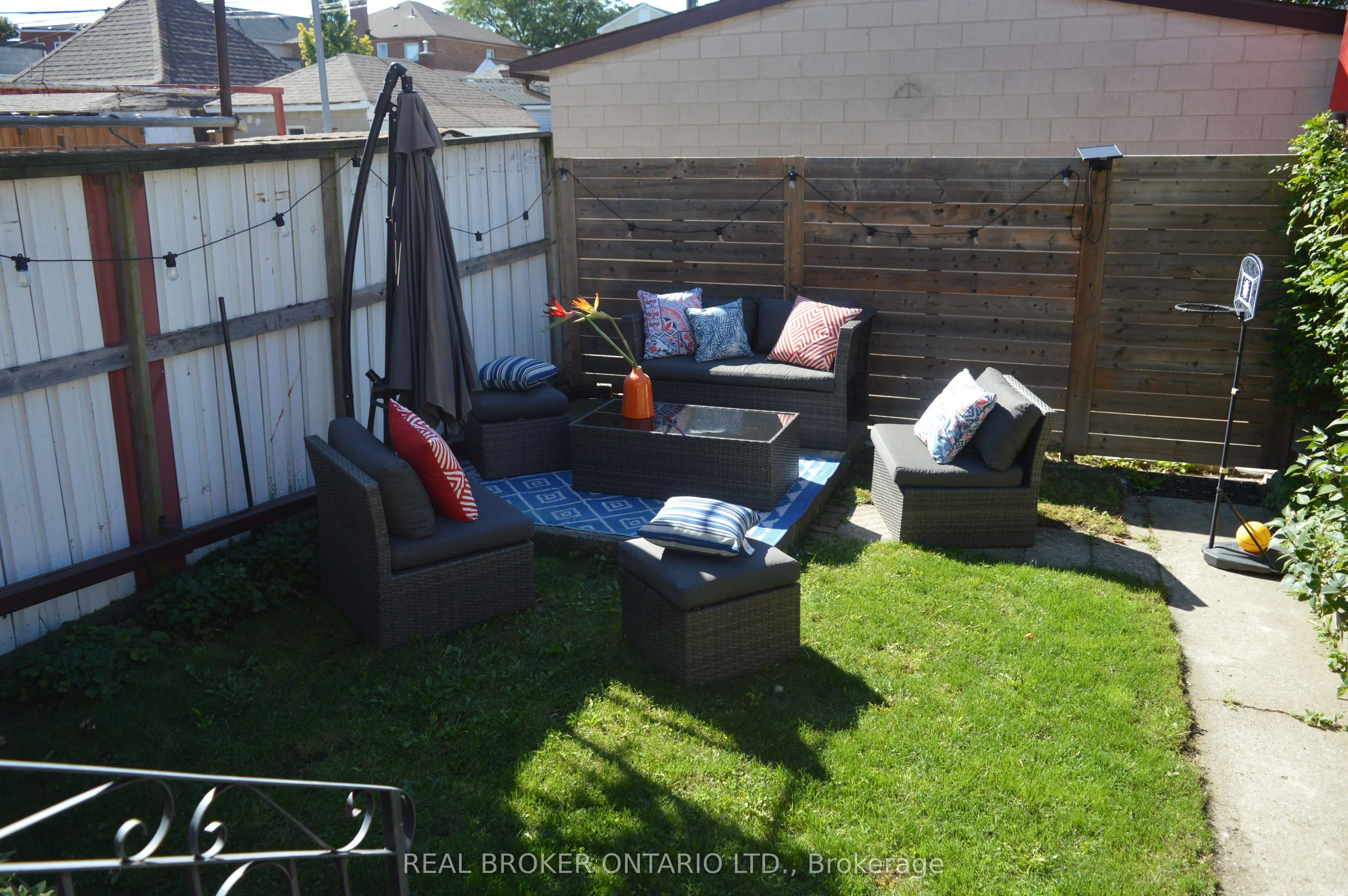 204 Earlscourt Avenue W