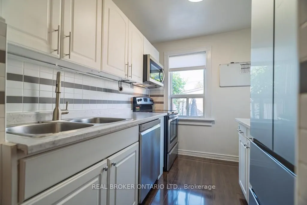 204 Earlscourt Avenue W