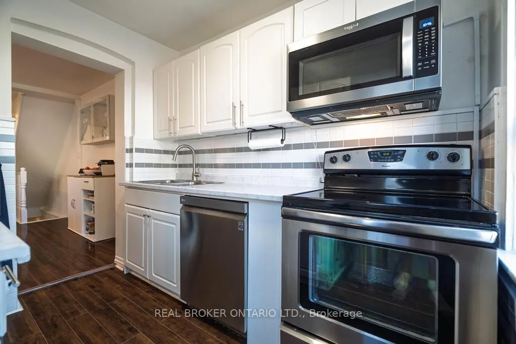 204 Earlscourt Avenue W