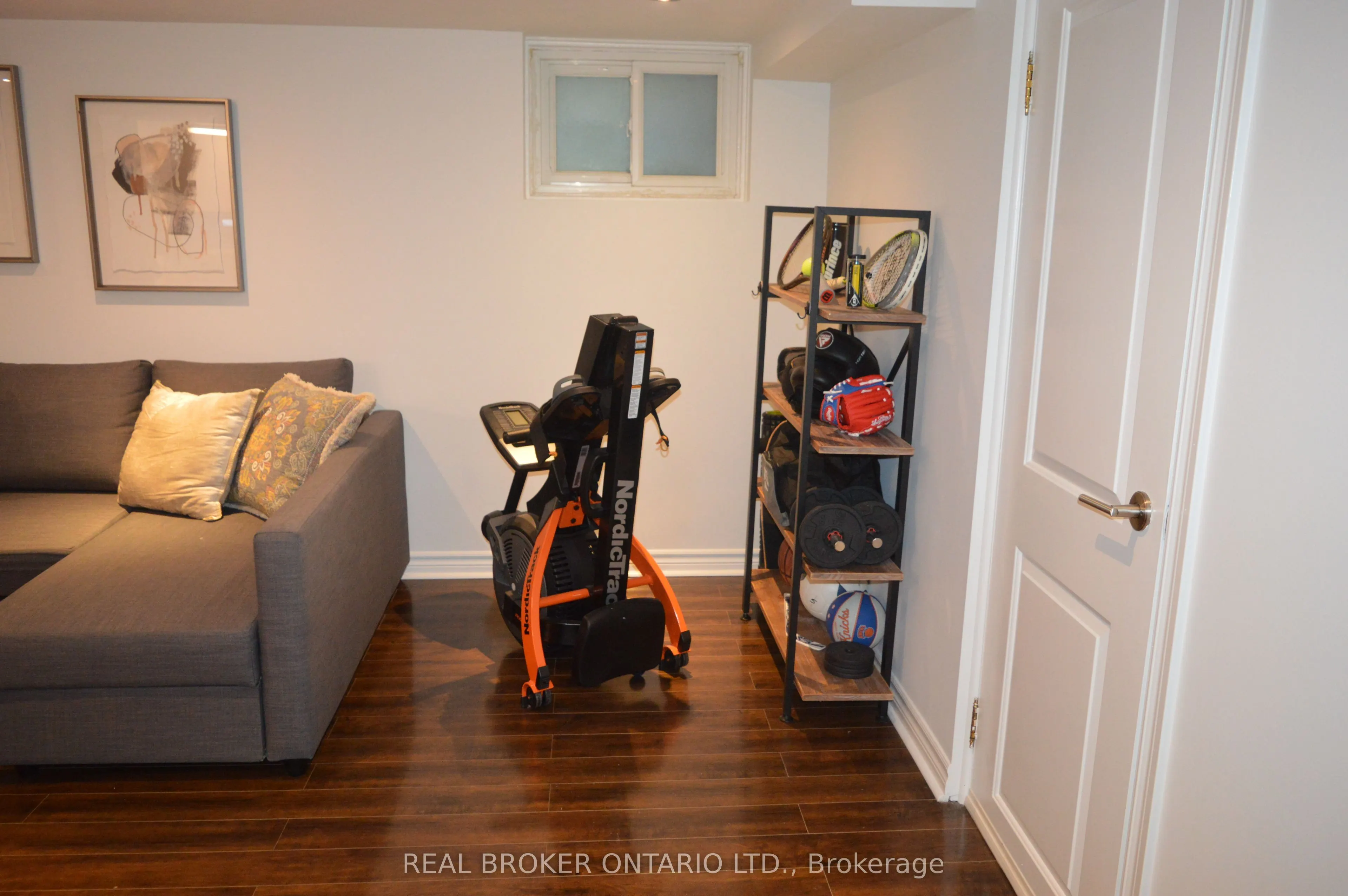 204 Earlscourt Avenue W