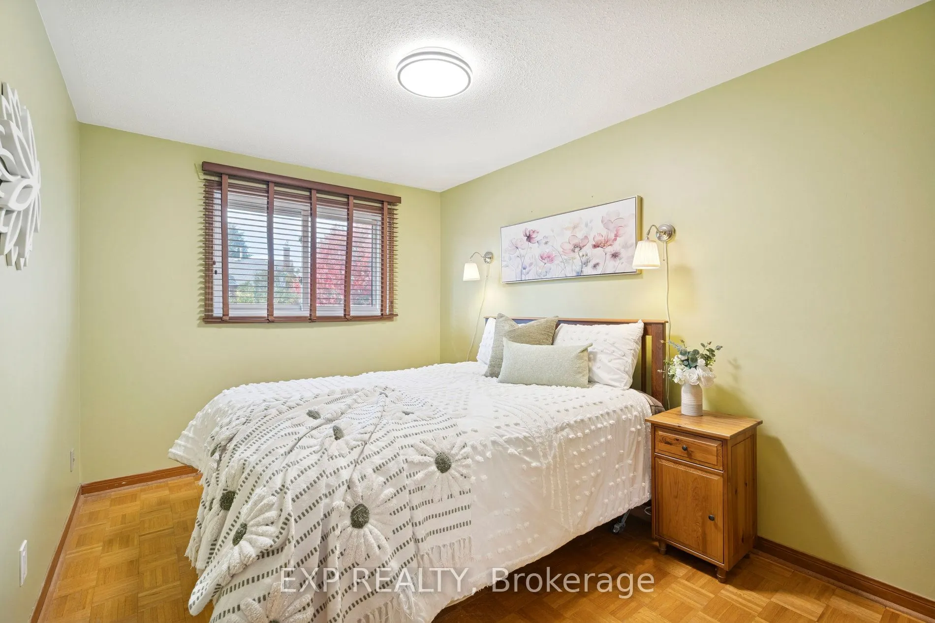 1596 Corkstone Glade